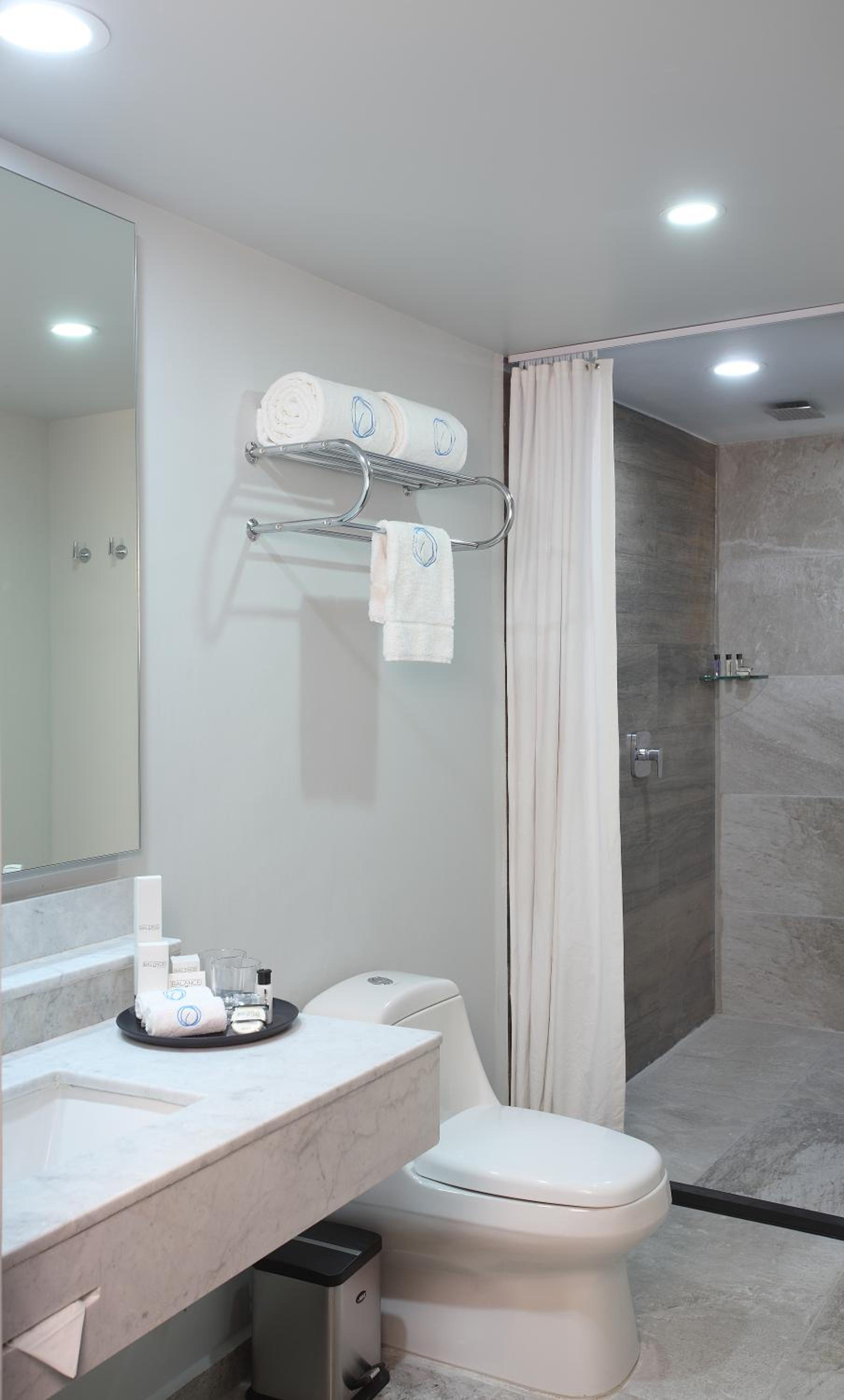 Suite with Spa Bath - Photo 2