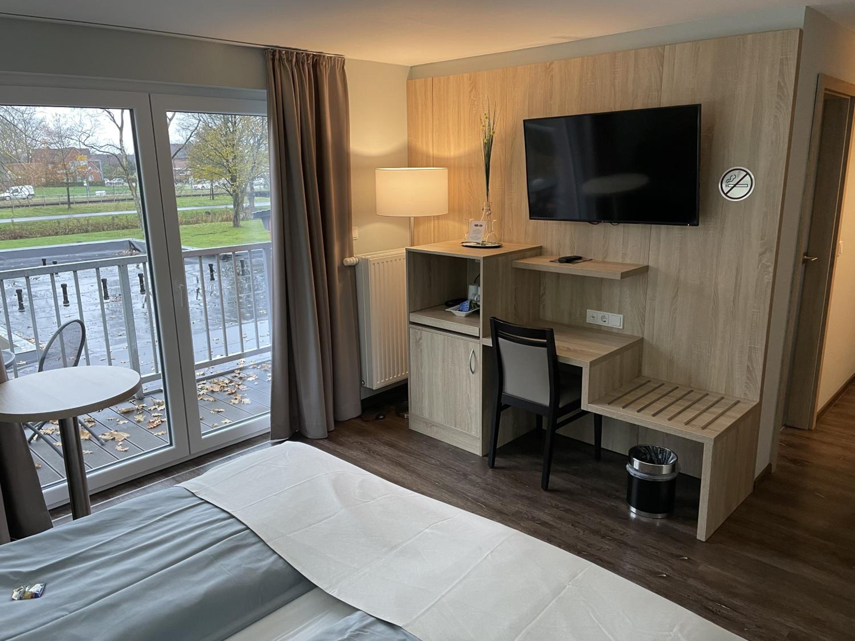 Deluxe Double Room with Balcony photo 3