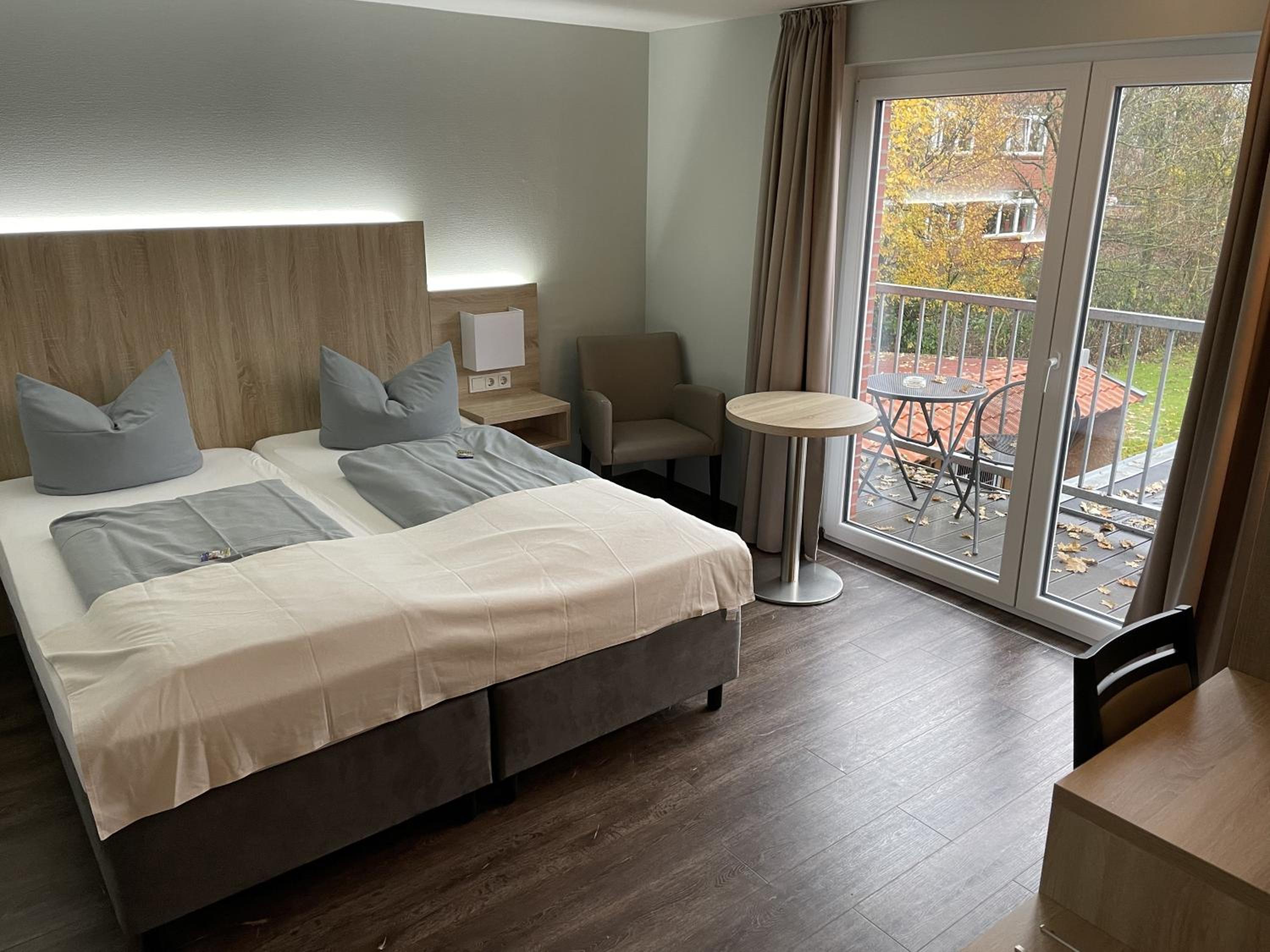 Deluxe Double Room with Balcony photo 2