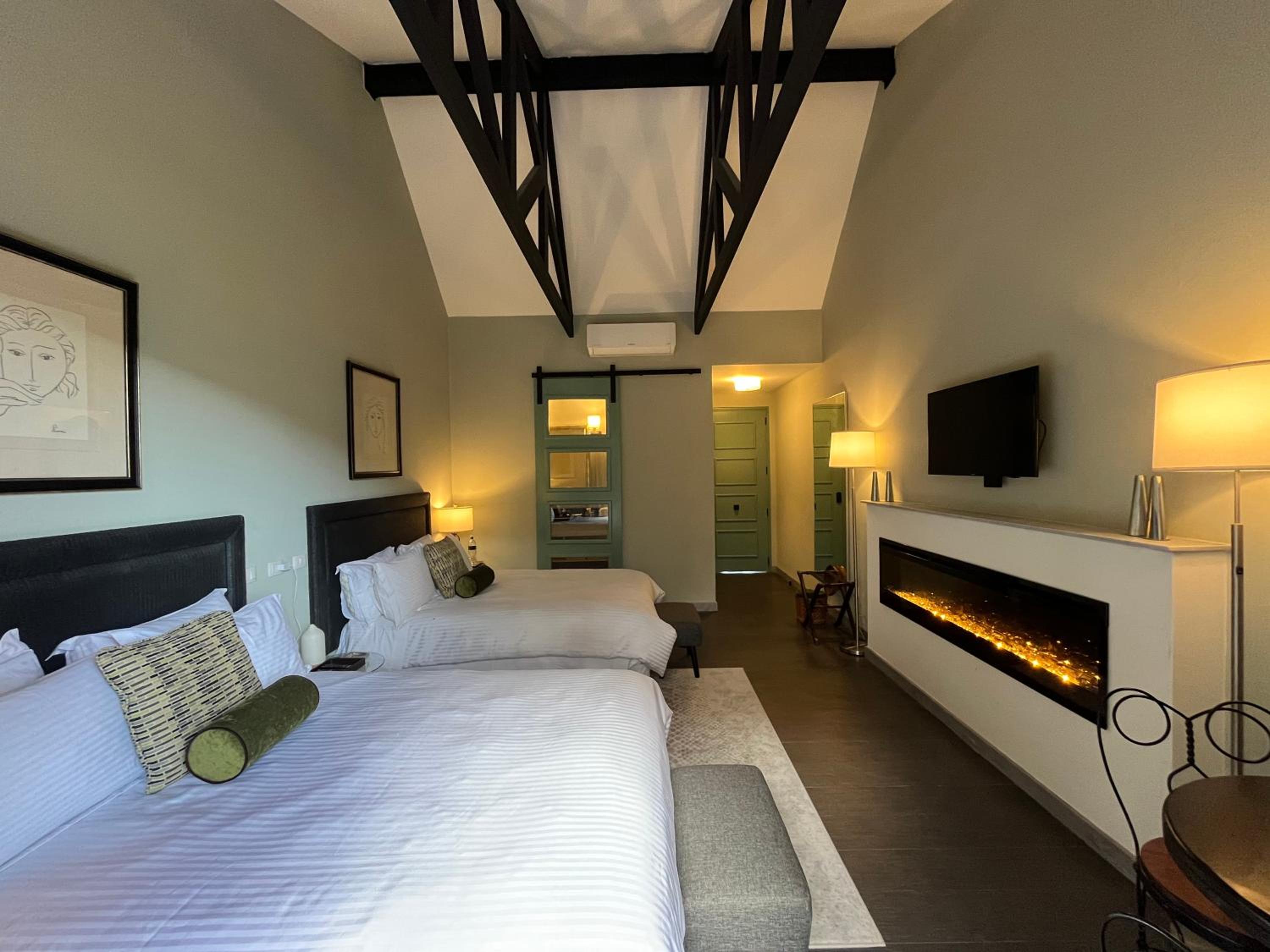 Deluxe Double Room with Balcony photo 3