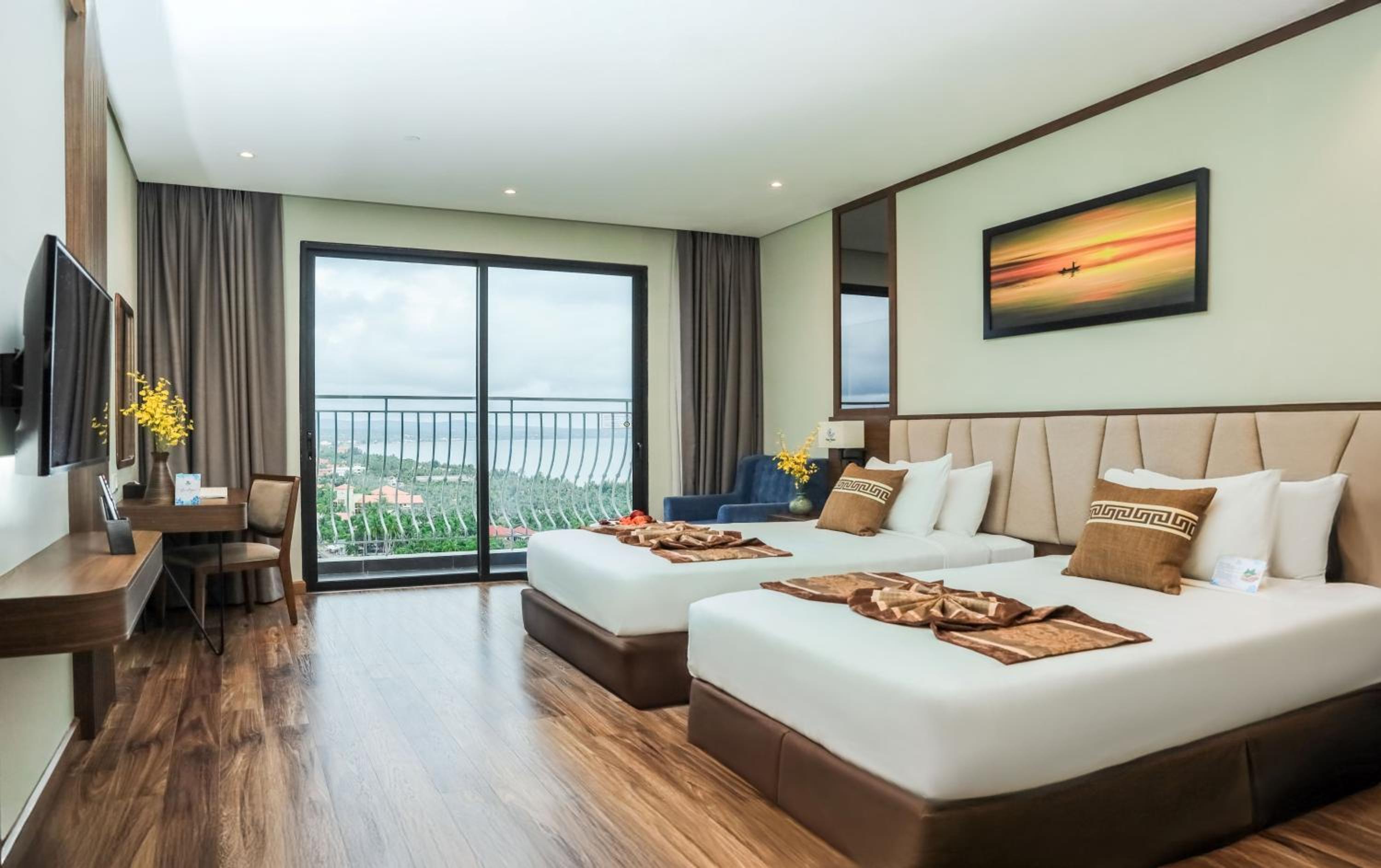 Deluxe Twin Partial Sea View with Balcony - Photo 1