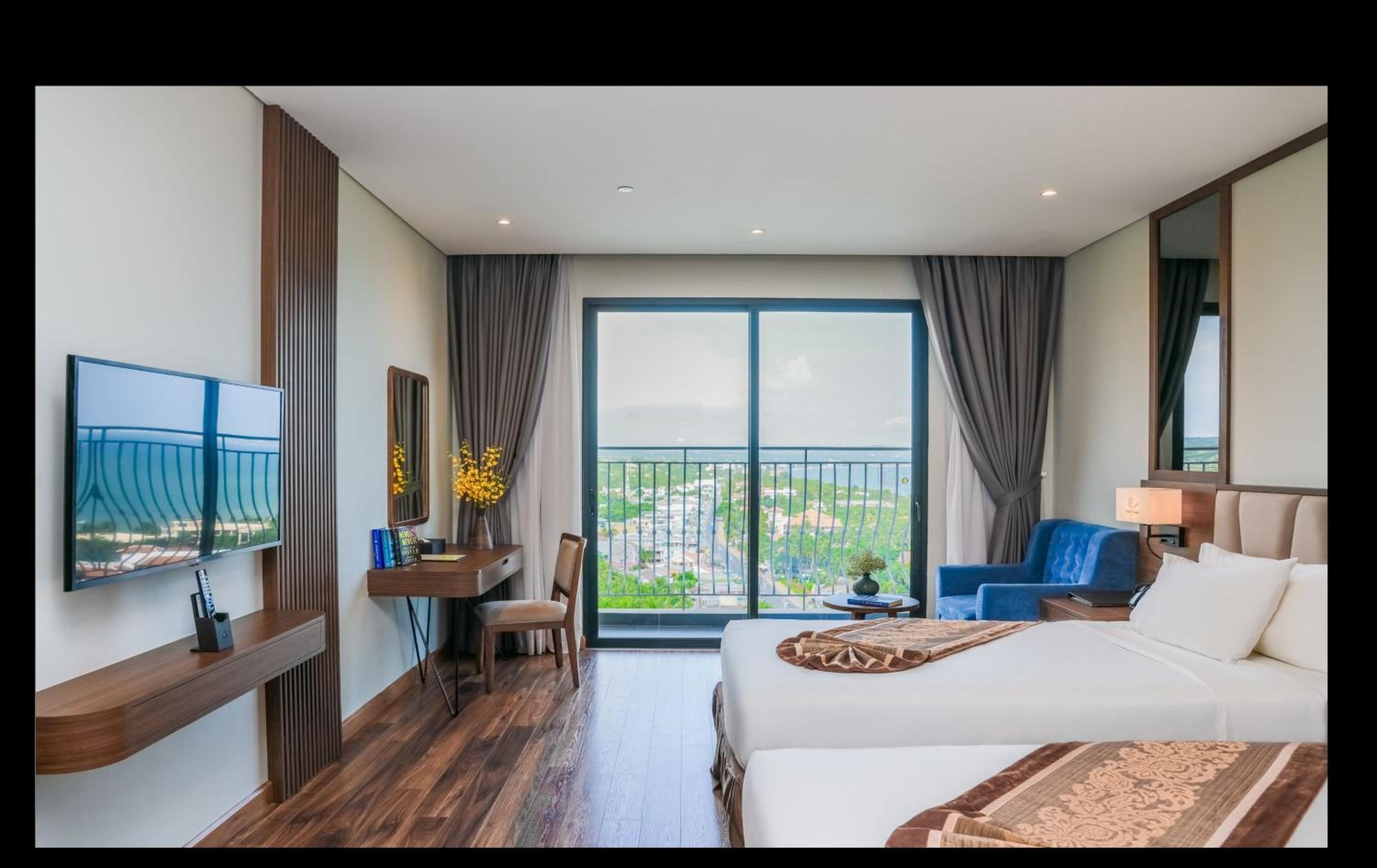 Deluxe Twin Partial Sea View with Balcony - Photo 7