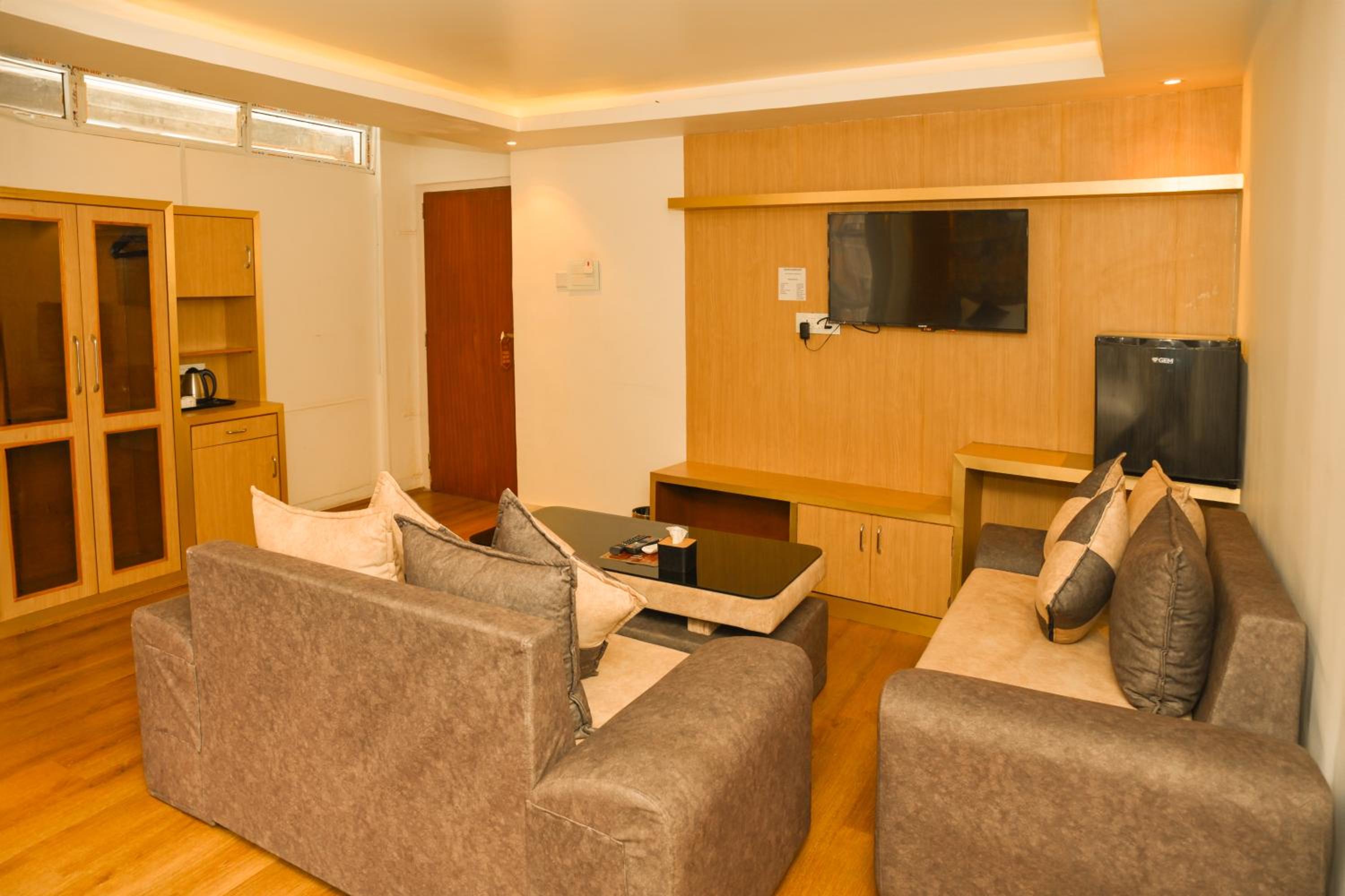 Suite with Balcony - Photo 2