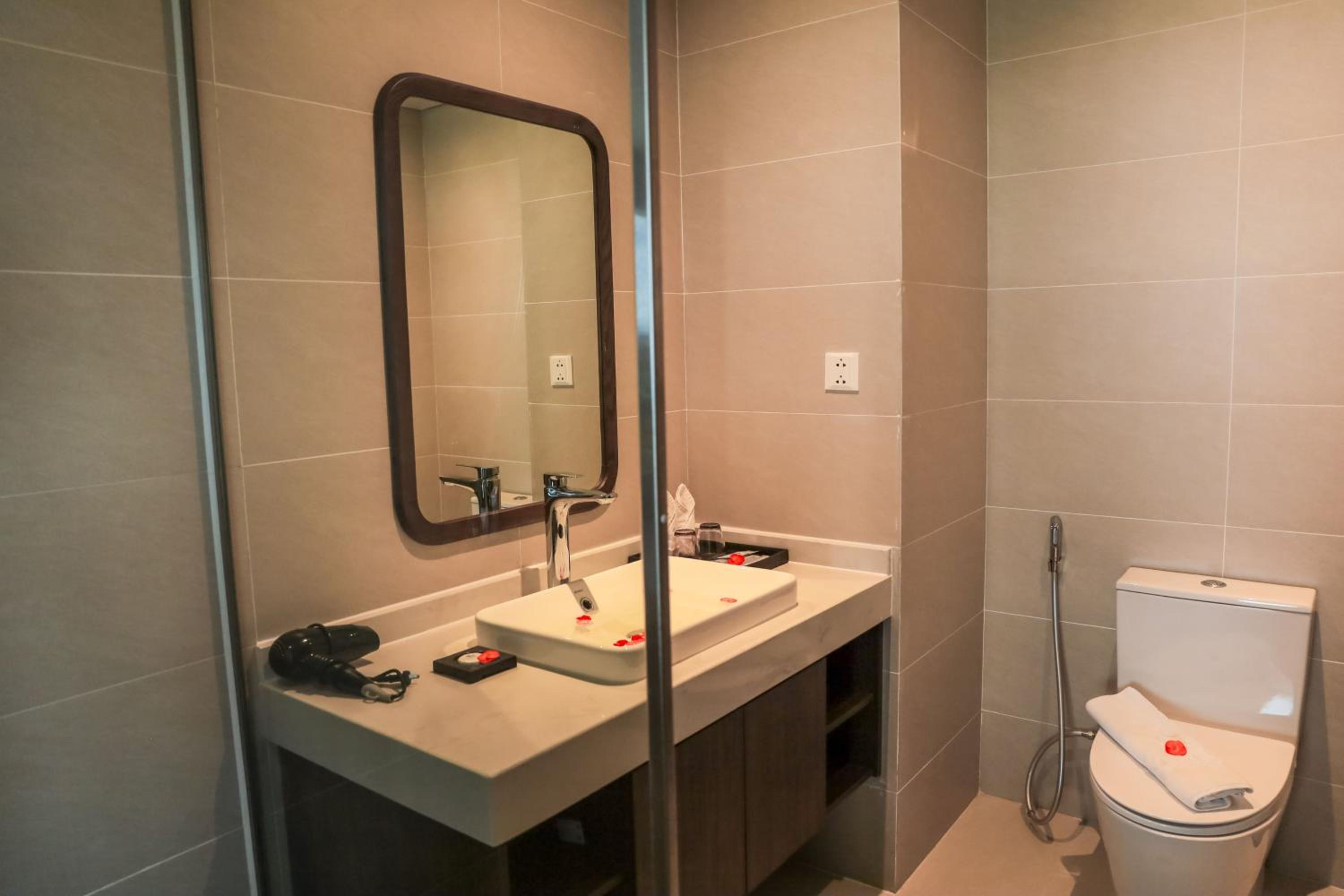 Premier Twin Seaview with Balcony - Photo 2