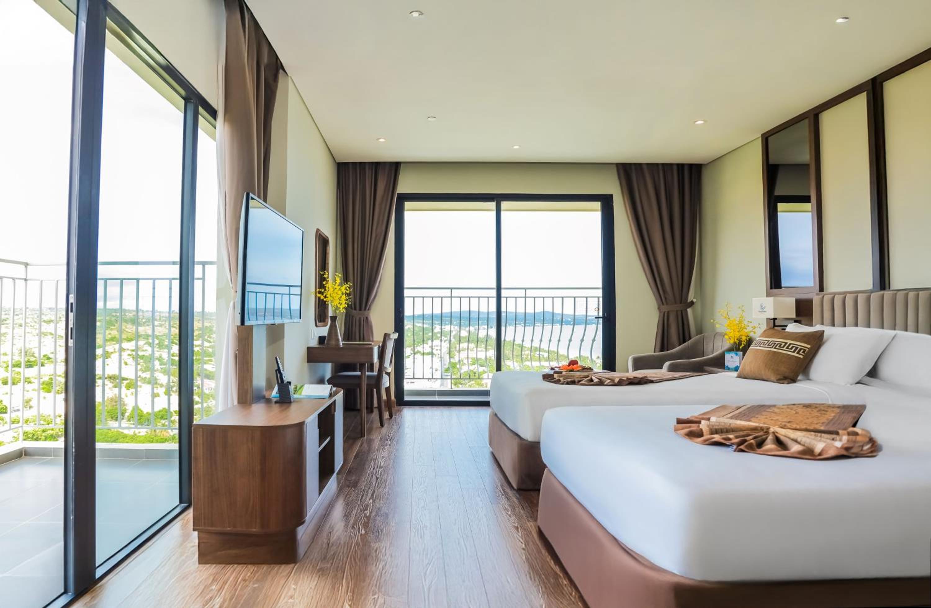 Premier Twin Seaview with Balcony - Photo 4