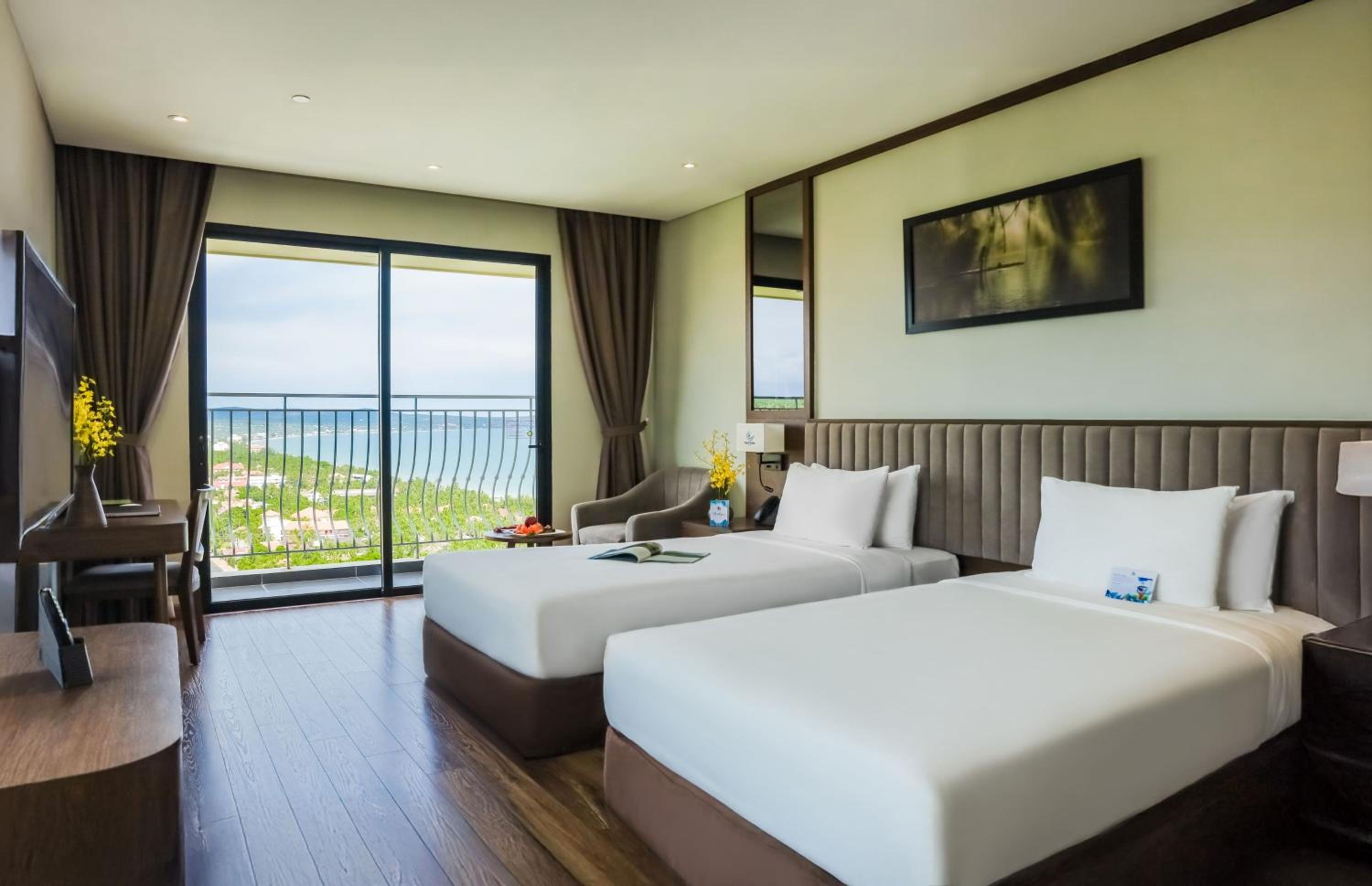 Premier Twin Seaview with Balcony - Photo 1