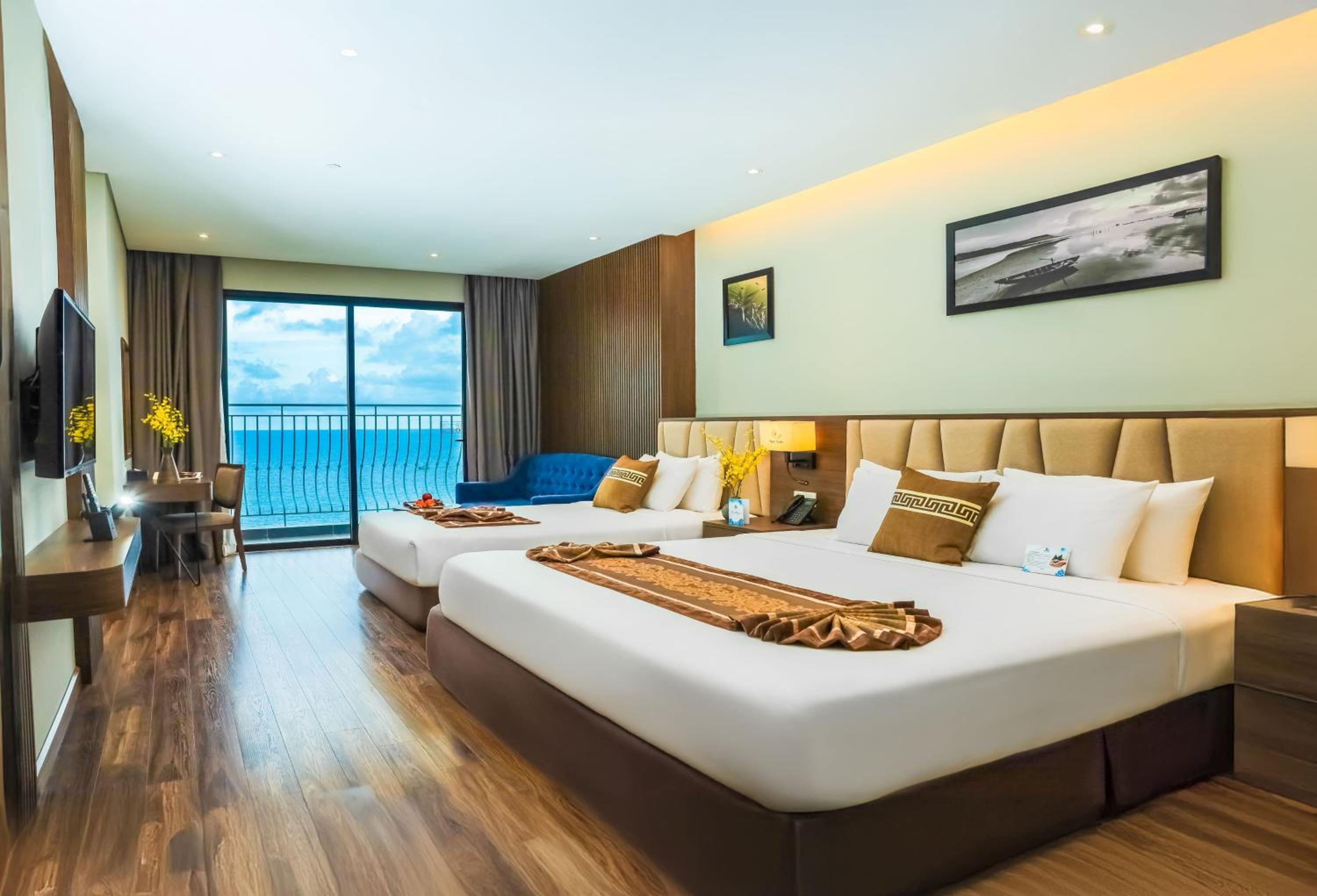 Executive Triple Ocean view with Balcony - Photo 1