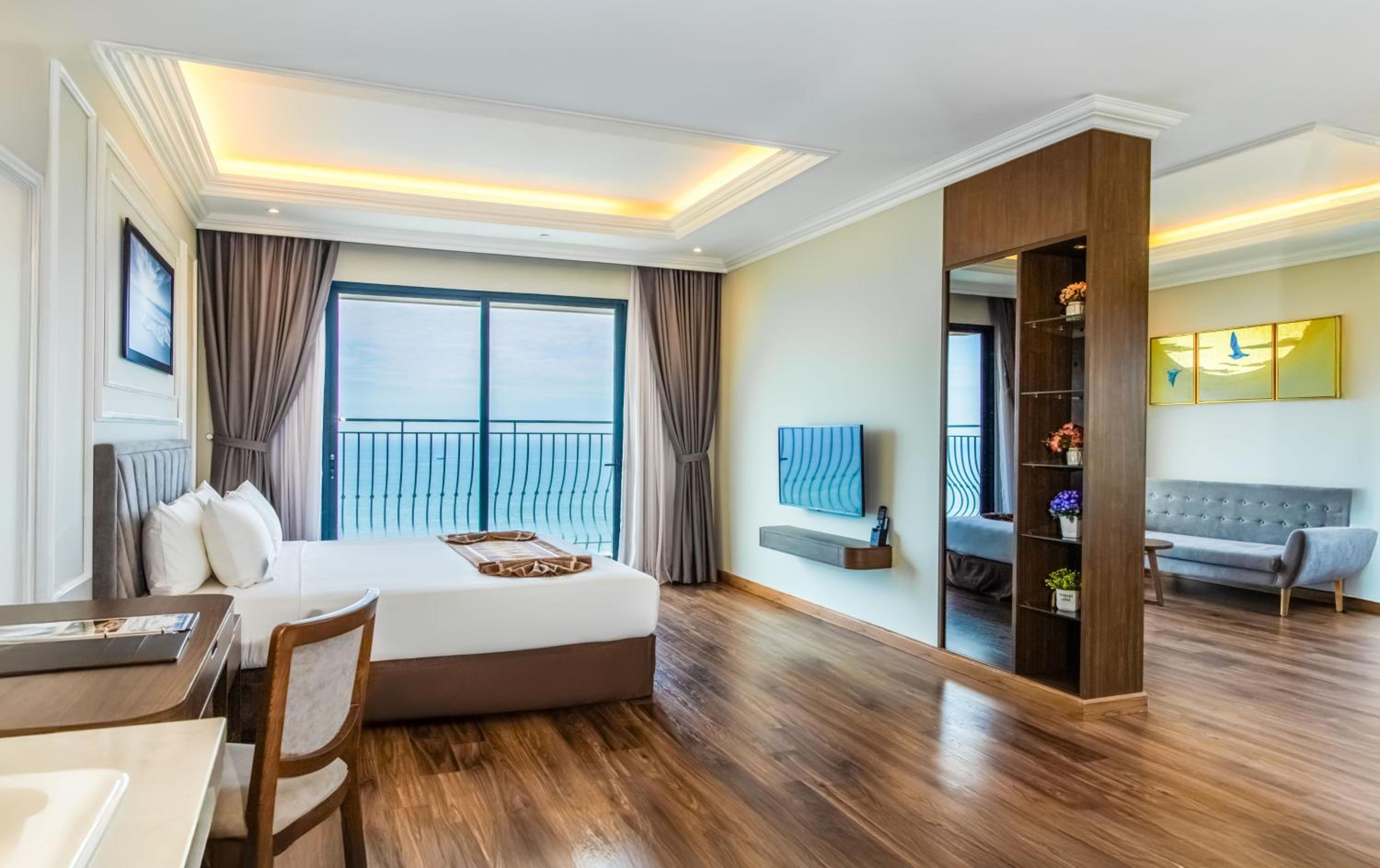 Suite With Balcony And Sea View - Photo 3