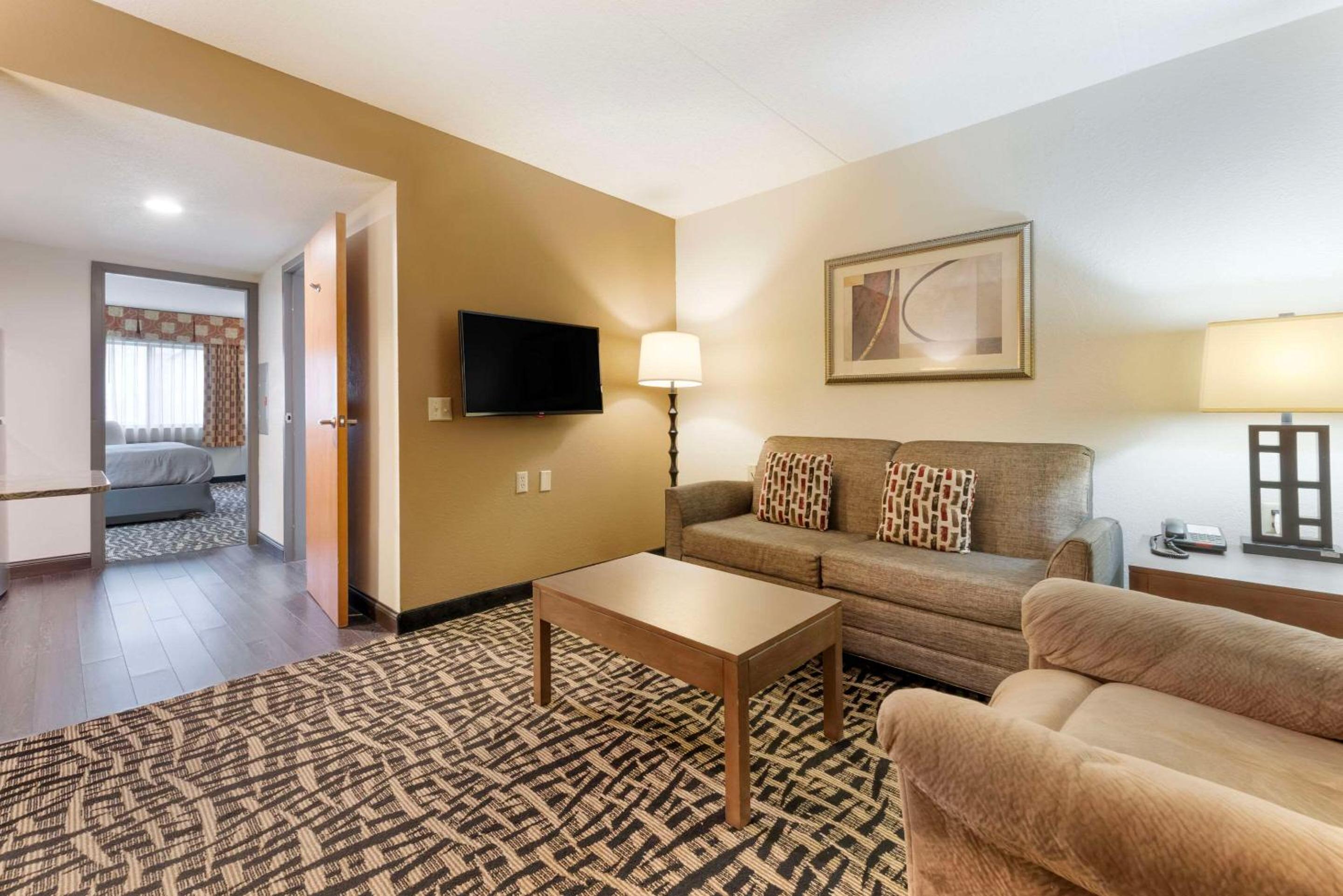 King Suite - Accessible/Non-Smoking - Photo 1