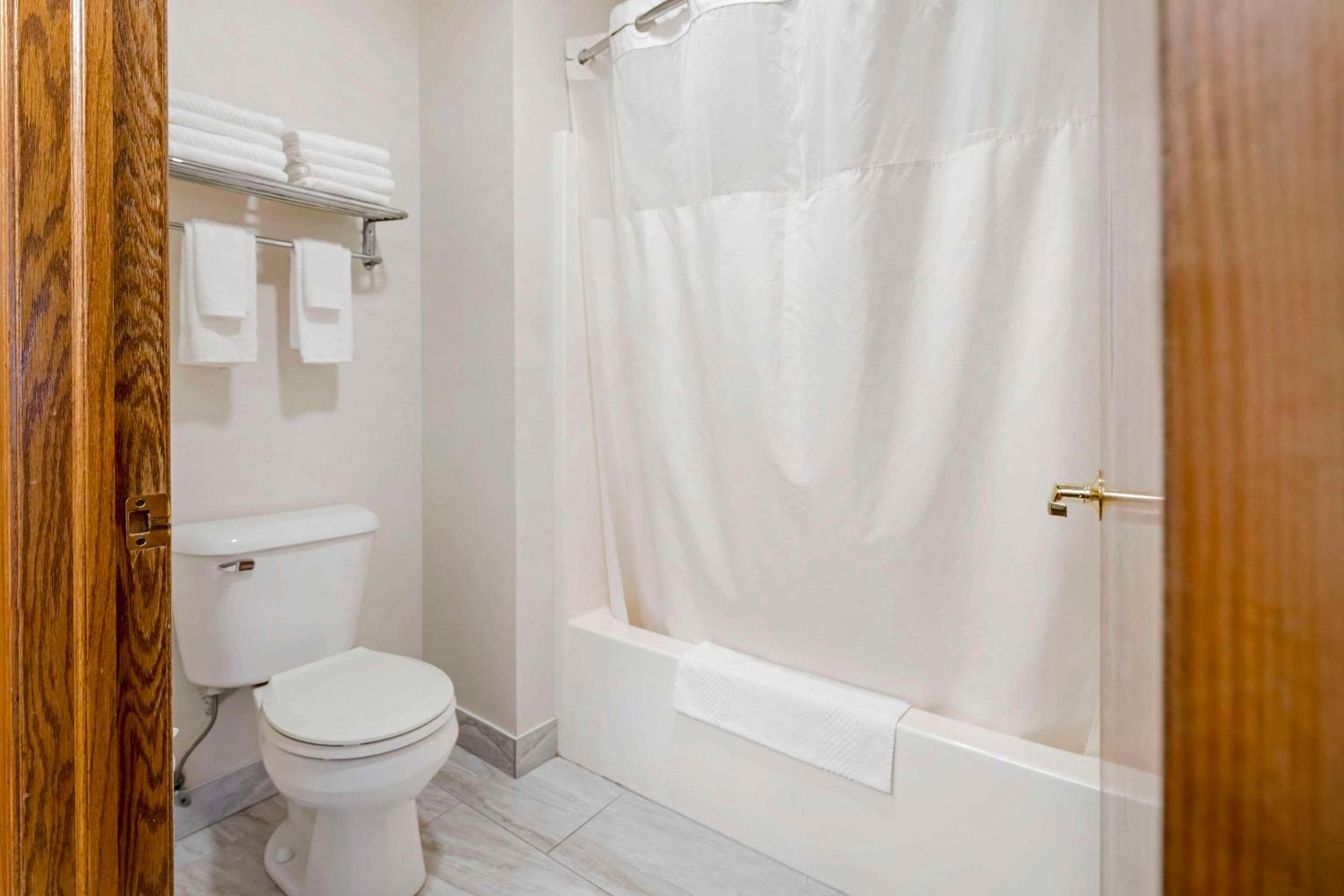  King Room - Non-Smoking  - Photo 3