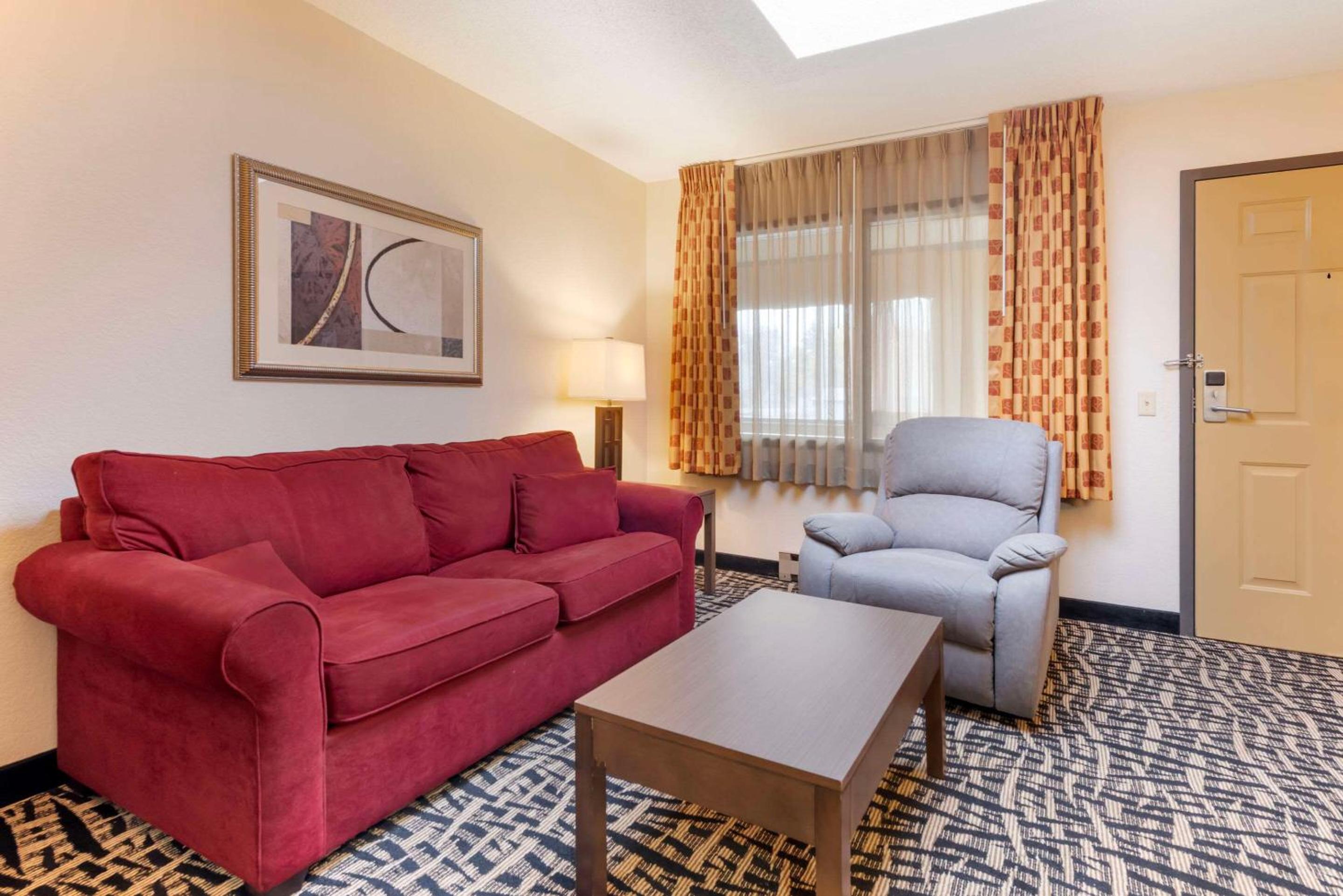 Business King Suite - Non-Smoking - Ground Floor - Photo 1