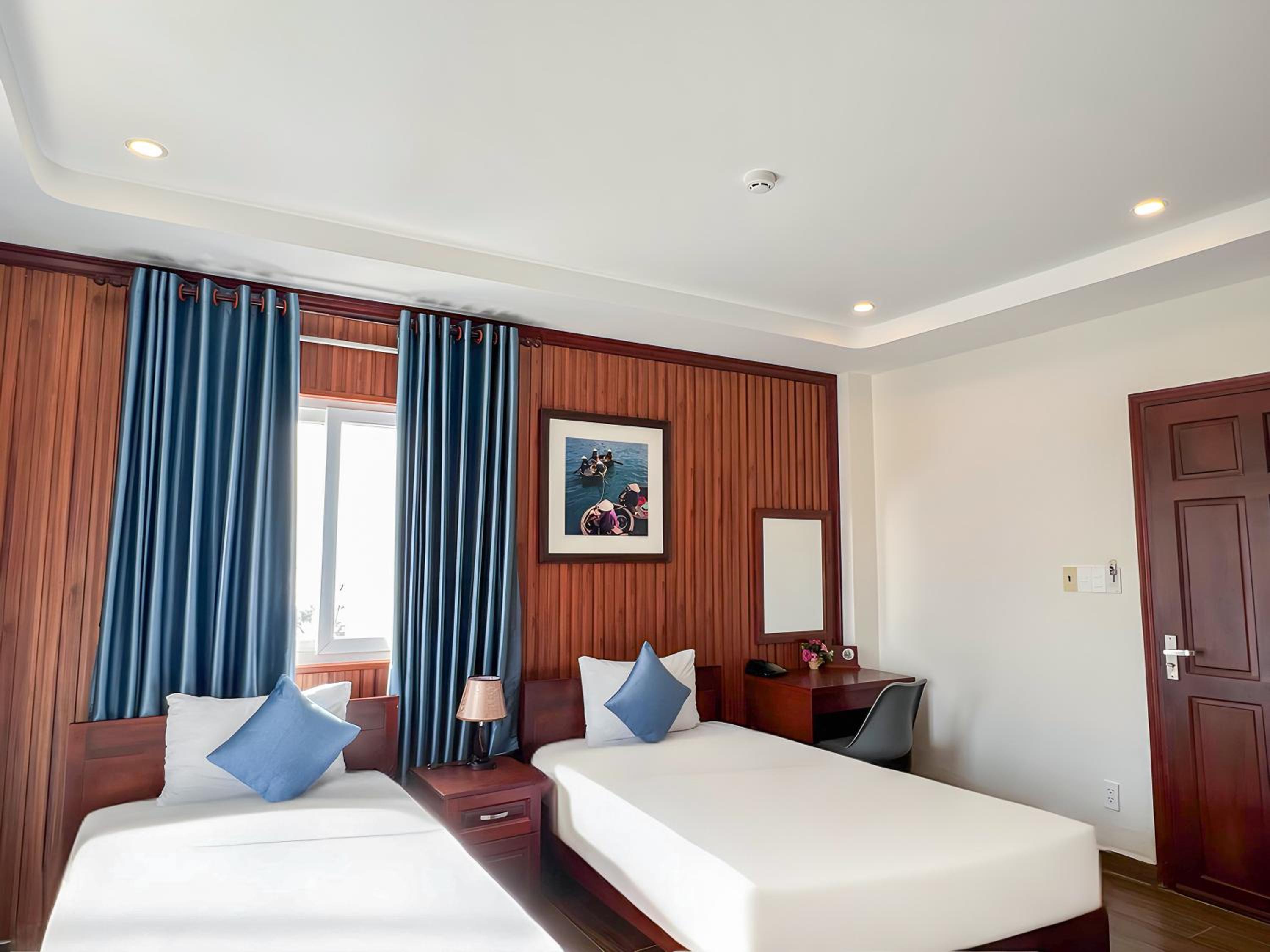 Deluxe Double or Twin Room with Balcony - Photo 8