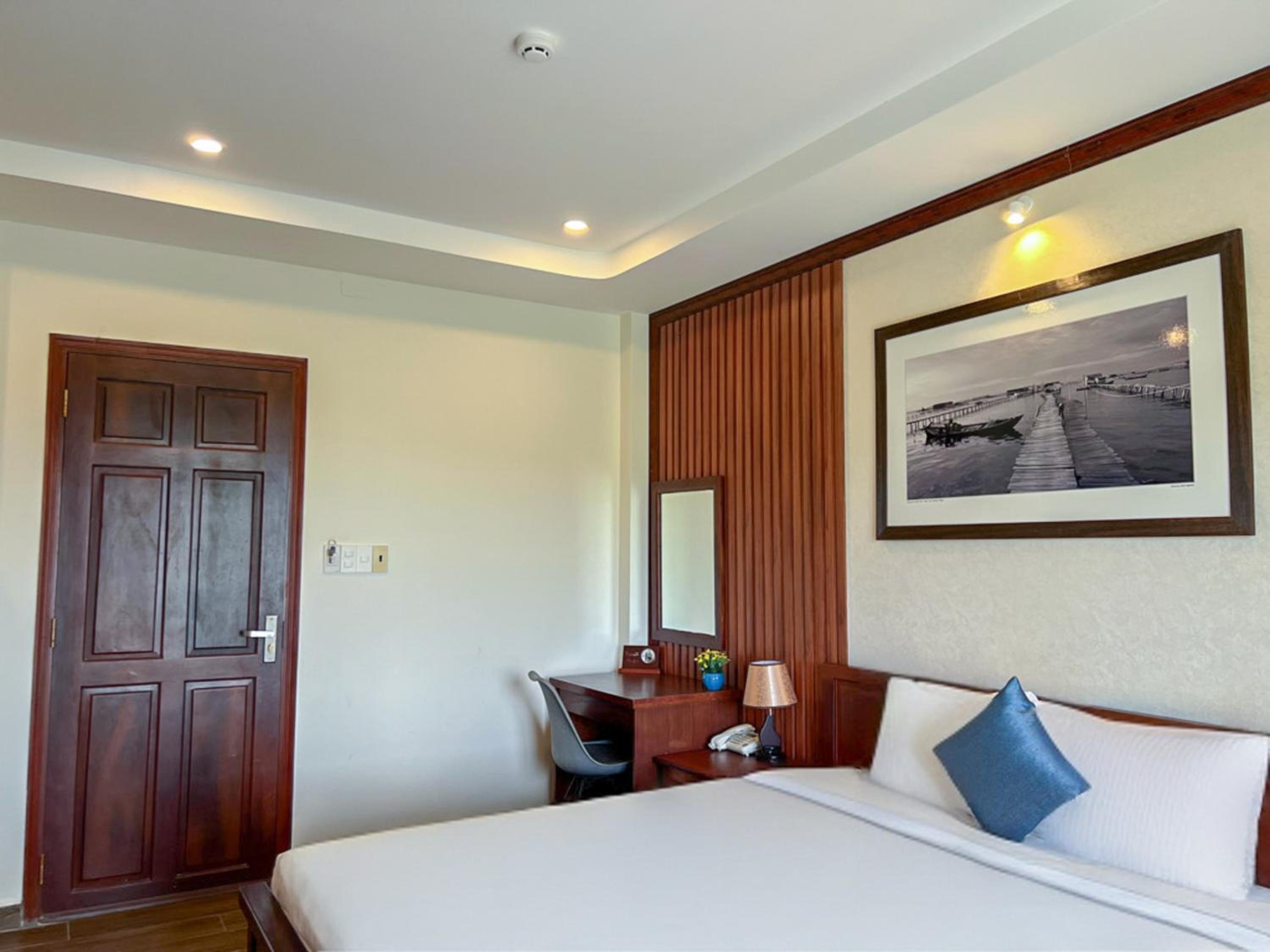 Deluxe Double or Twin Room with Balcony - Photo 6