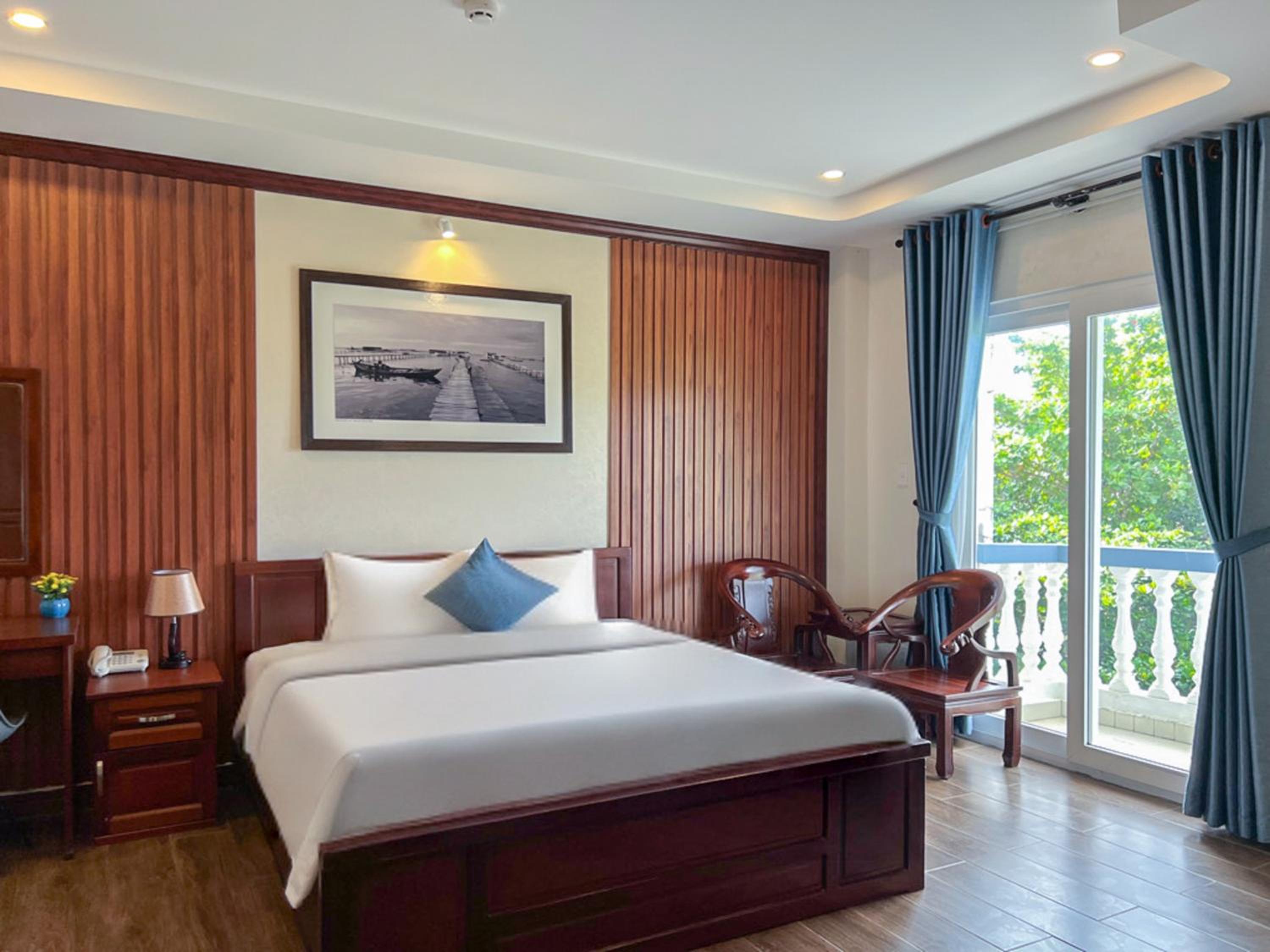 Deluxe Double or Twin Room with Balcony - Photo 12