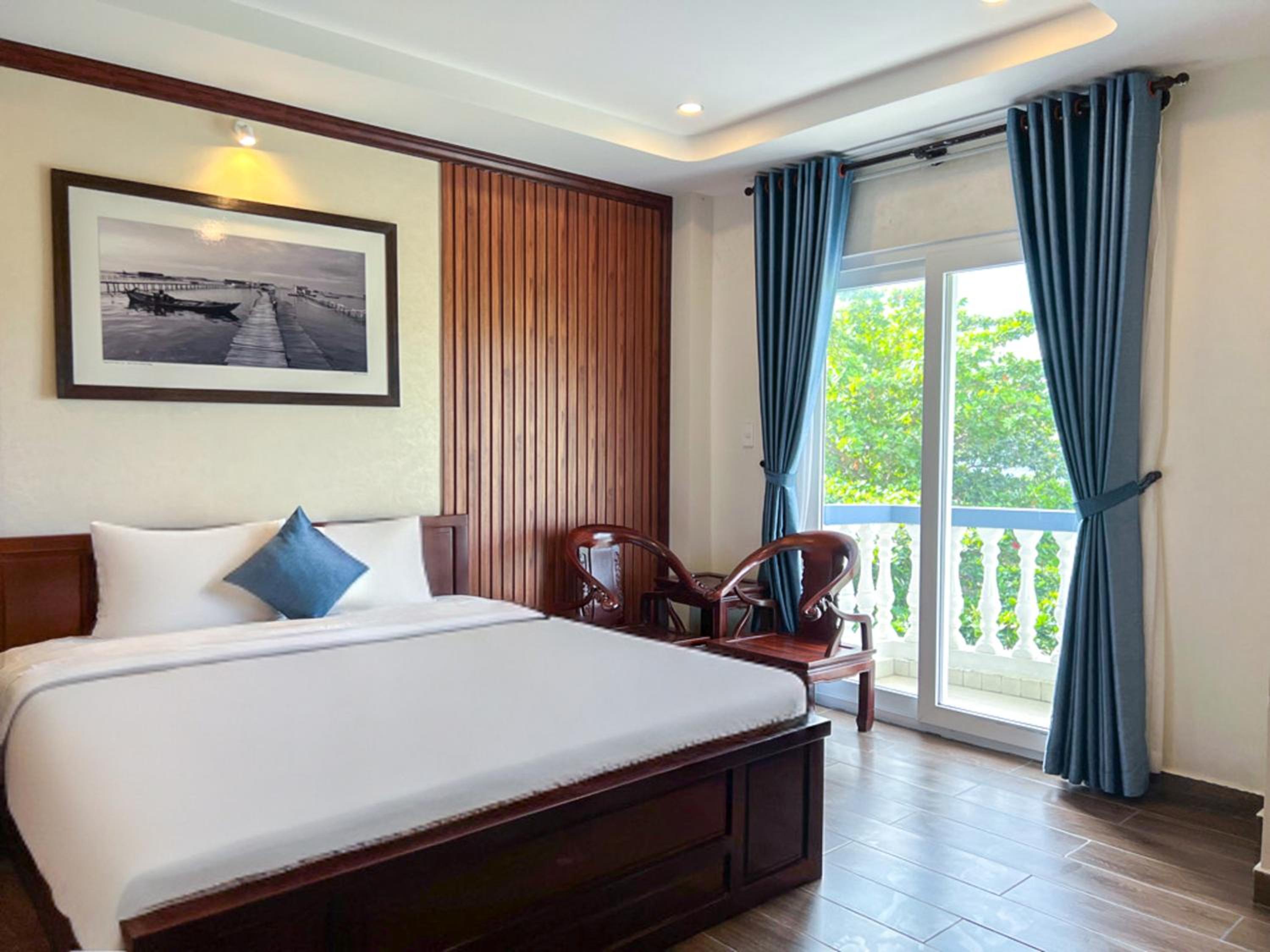 Deluxe Double or Twin Room with Balcony - Photo 3