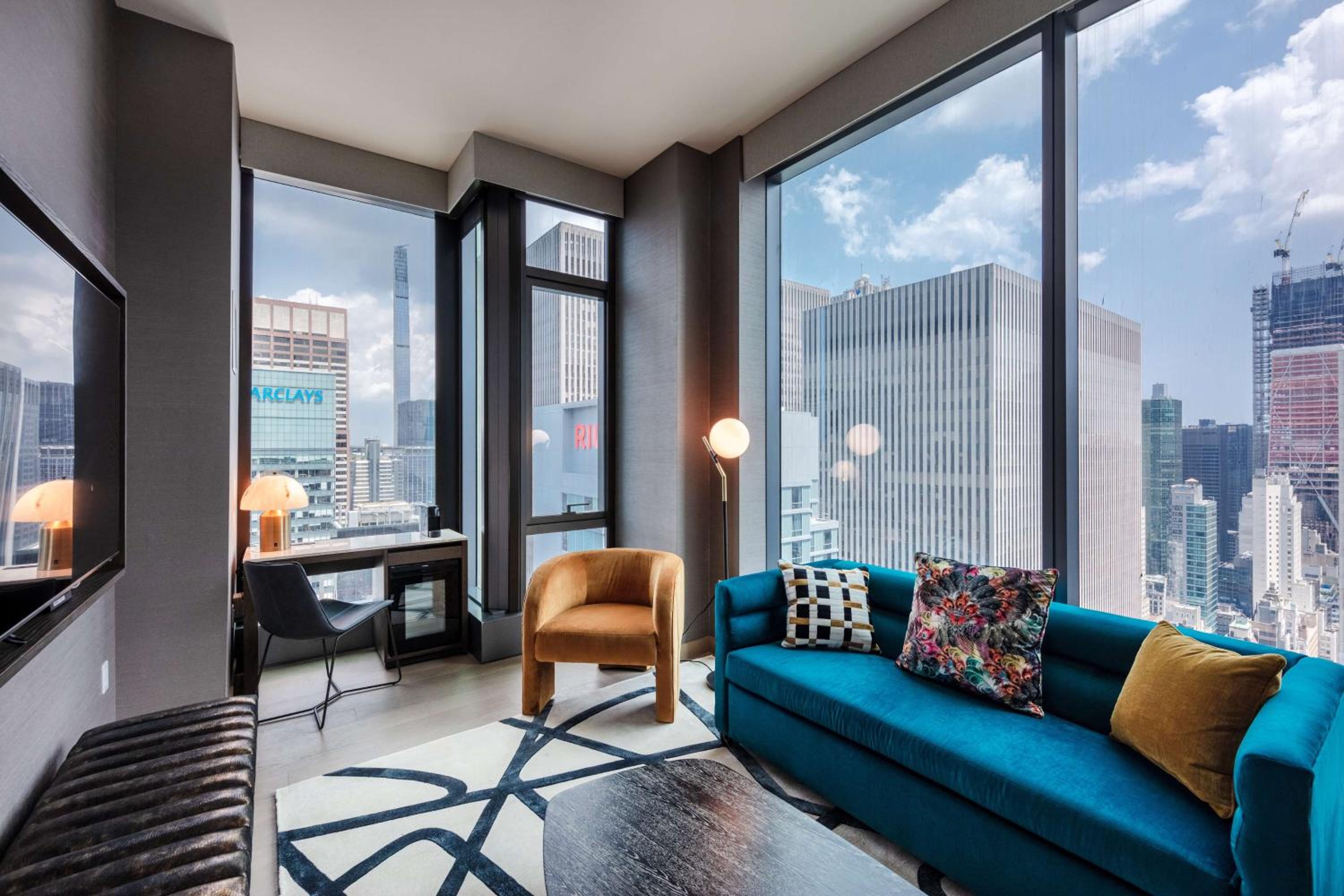 Corner King Suite with Roll-In Shower and Square View - Mobility Accessible photo 1
