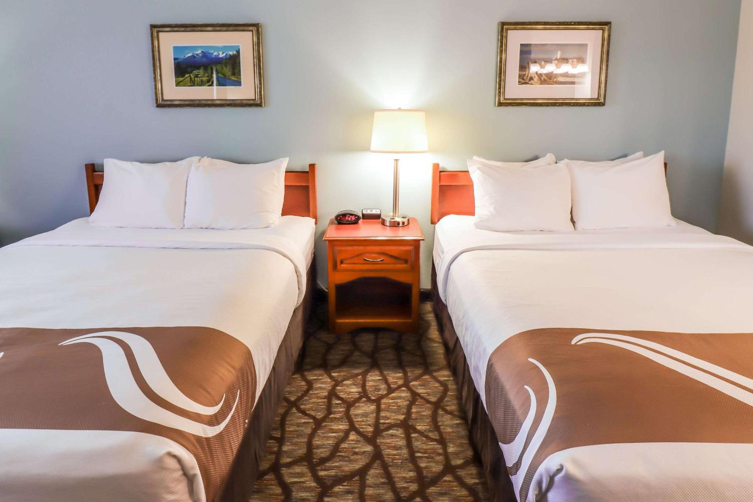 Queen Room with Two Queen Beds - Non-Smoking - Photo 3