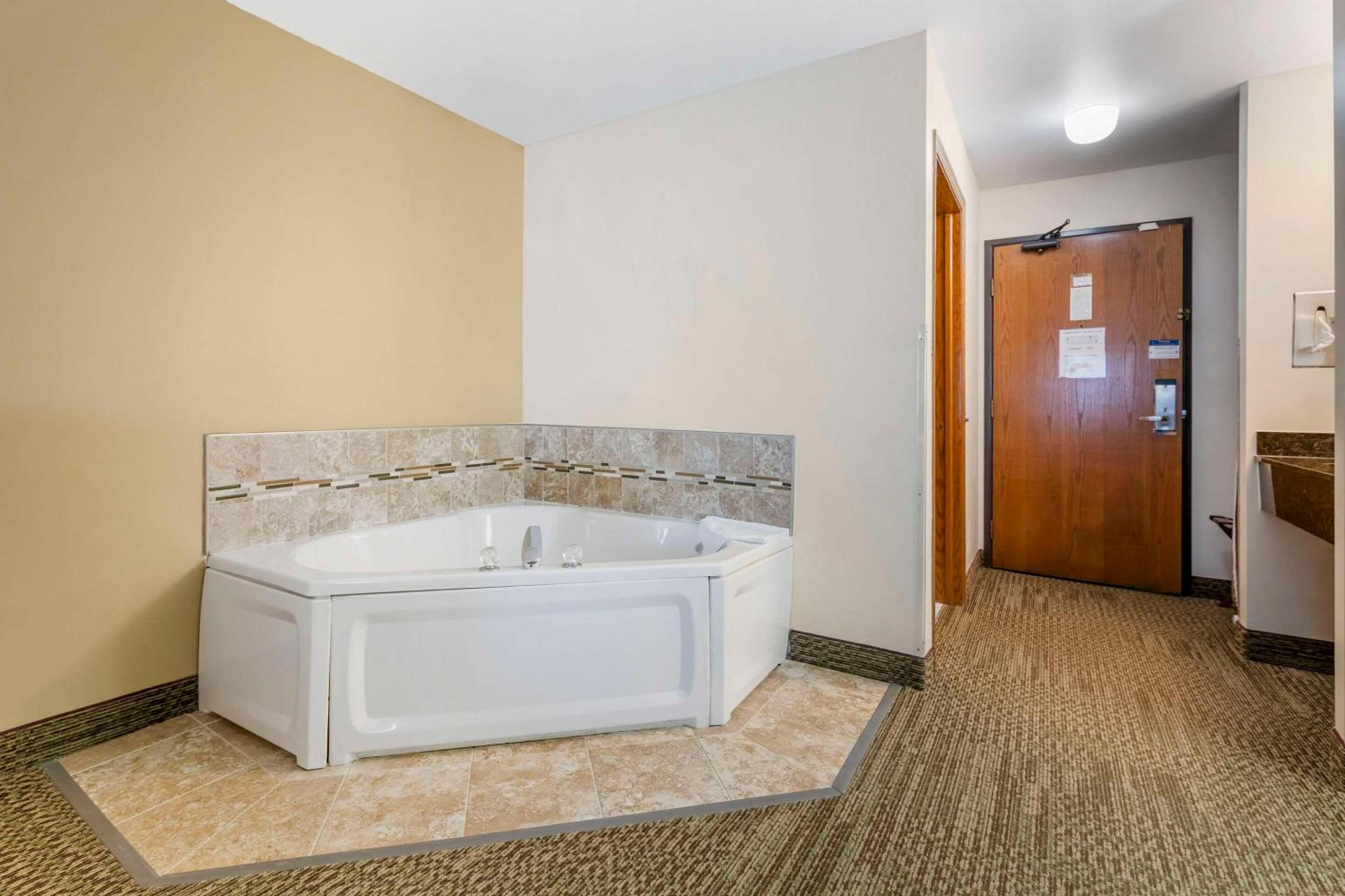 King Room with Spa Bath - Non-Smoking - Photo 2