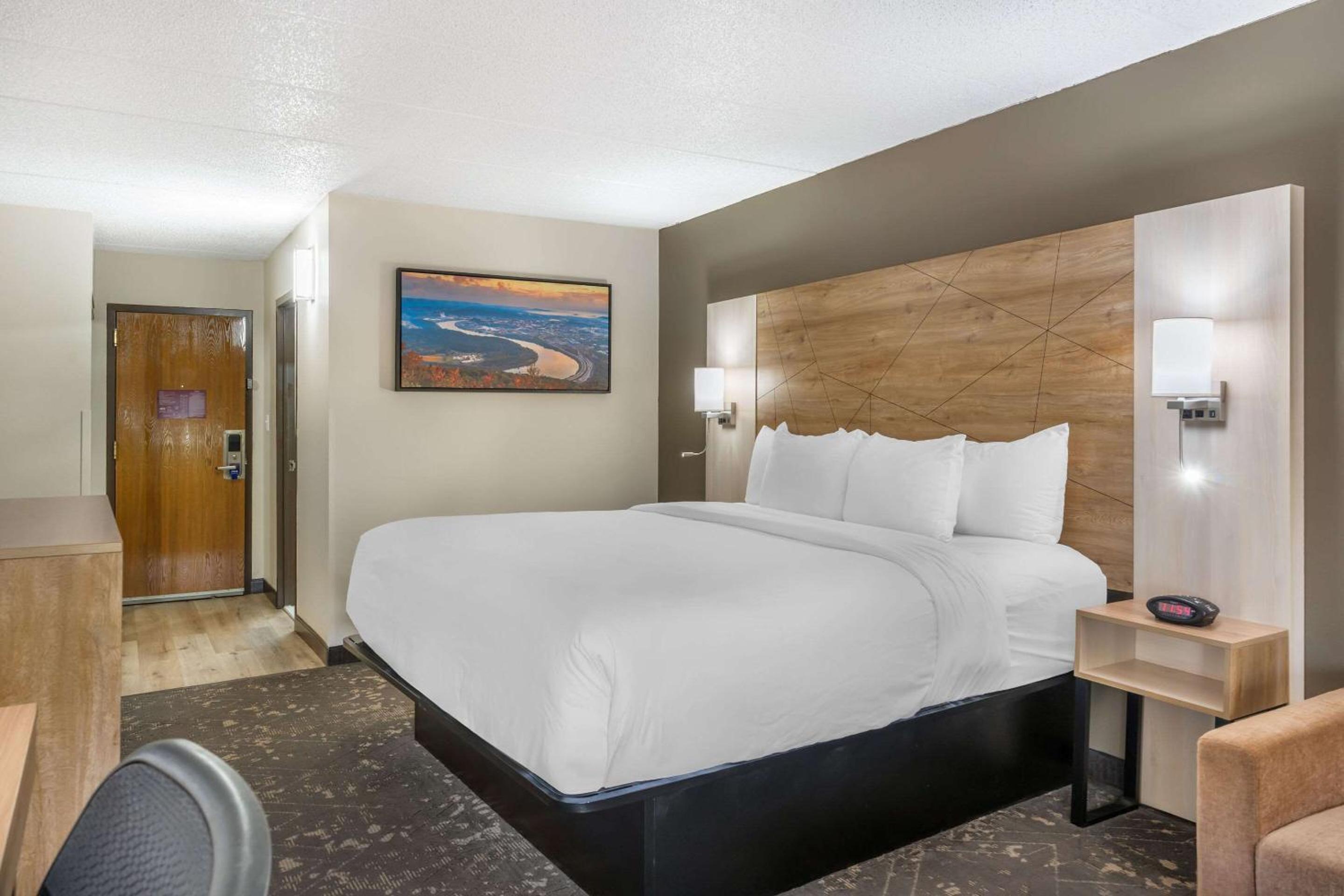 King Room with Tub - Disability Access/Non Smoking - Photo 2