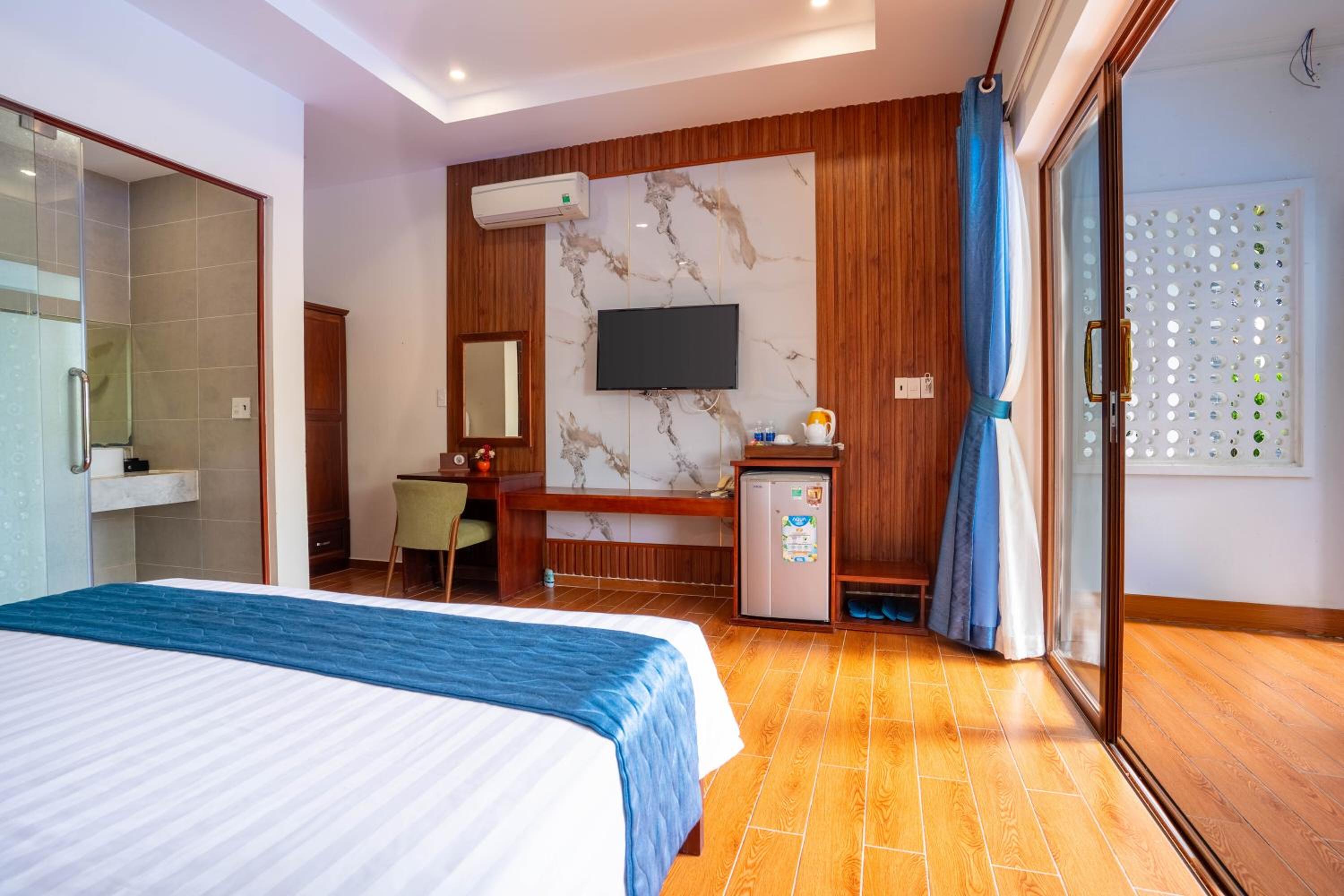 Deluxe Double or Twin Room with Balcony - Photo 16