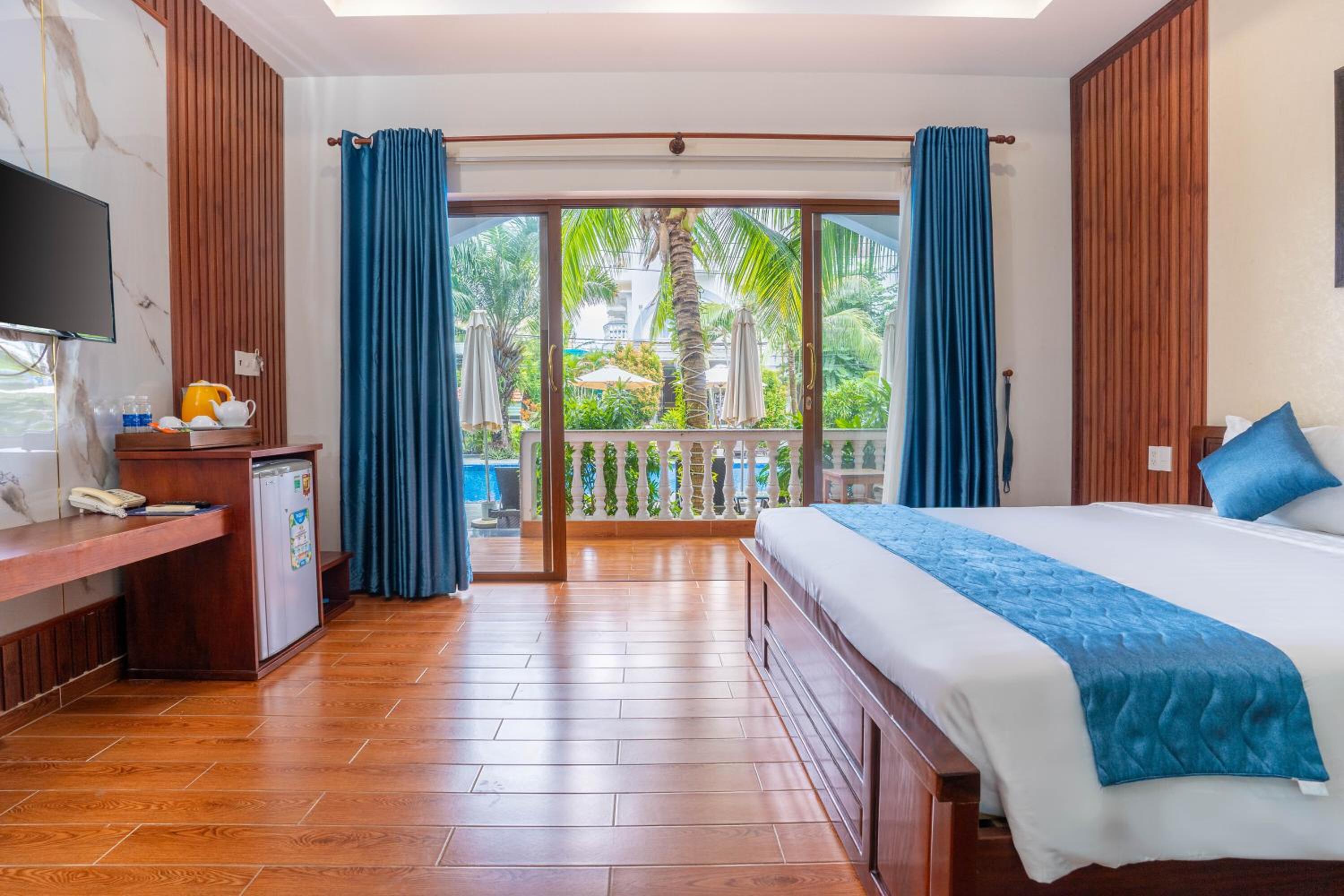 Deluxe Double or Twin Room with Balcony - Photo 18