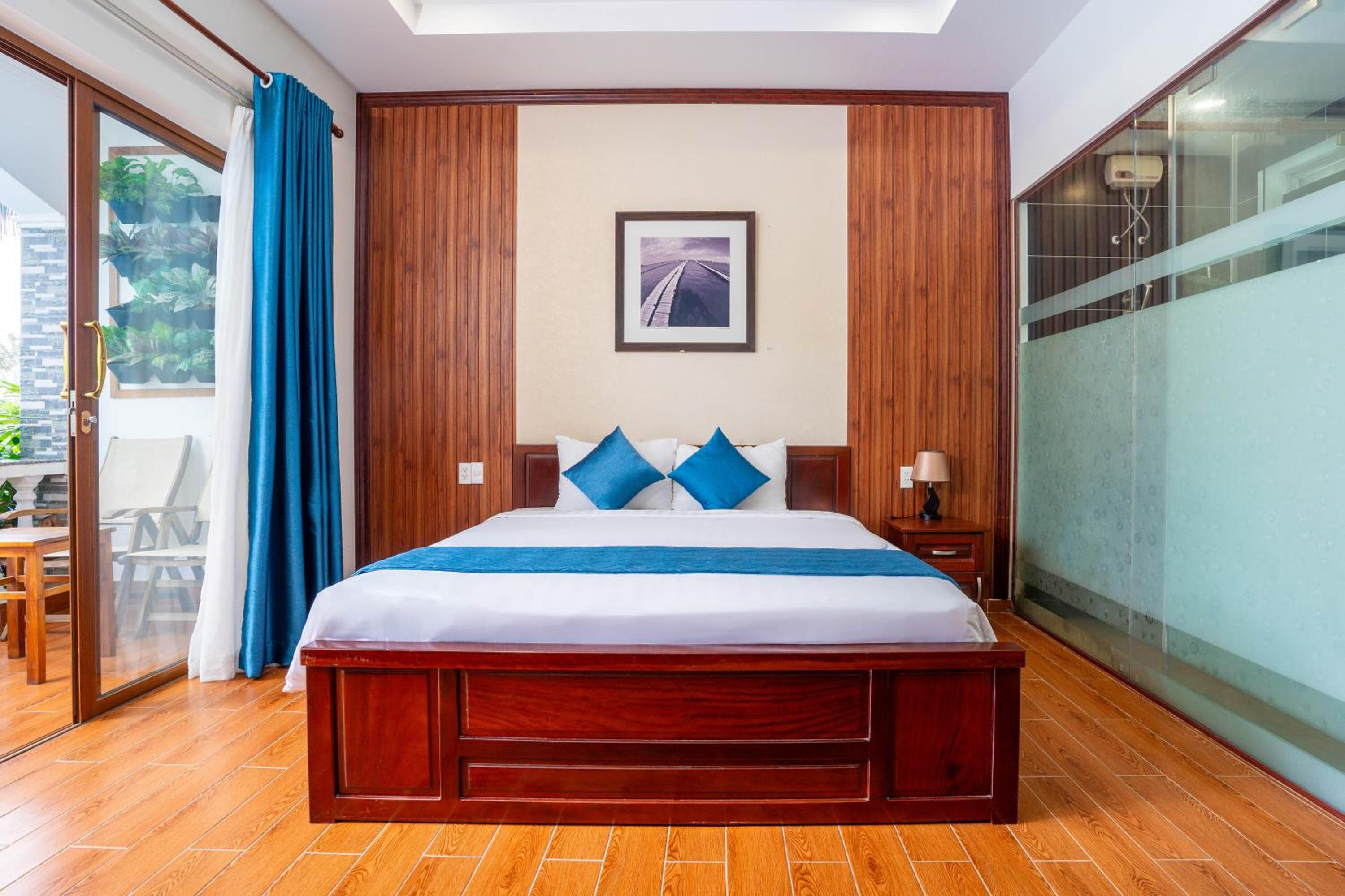 Deluxe Double or Twin Room with Balcony - Photo 17