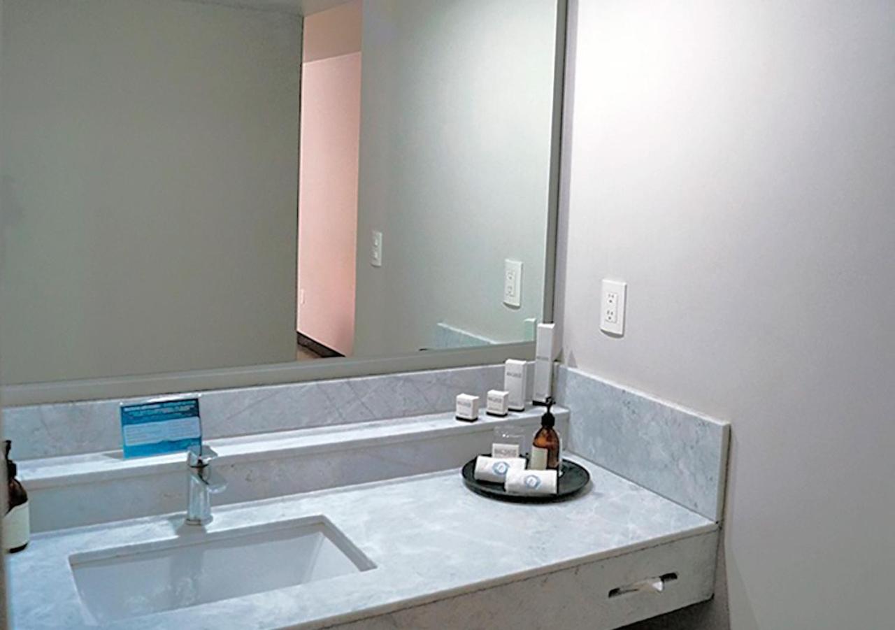Deluxe Suite with Spa Bath photo 2