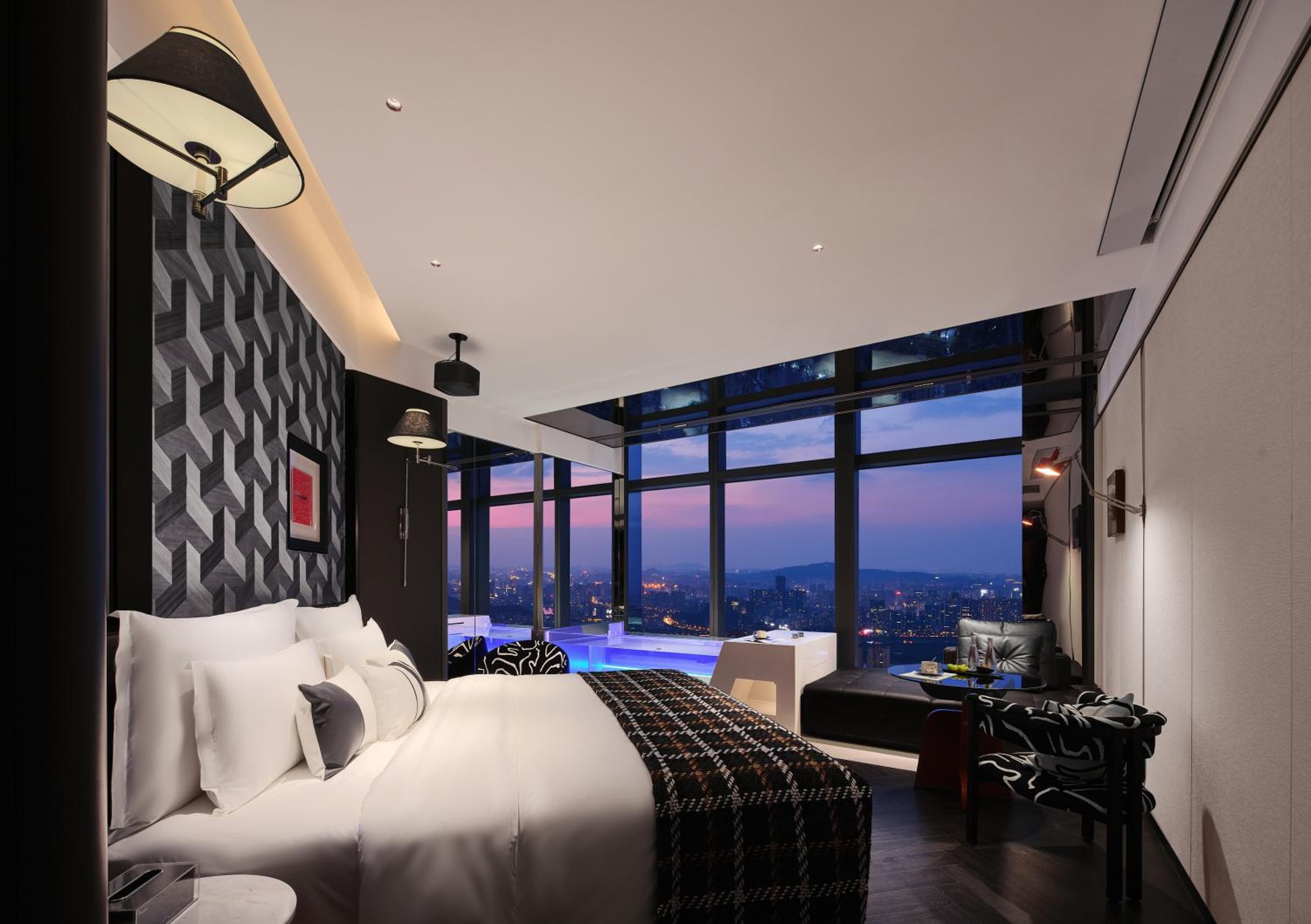 Skyline City View King Room With Bathtub