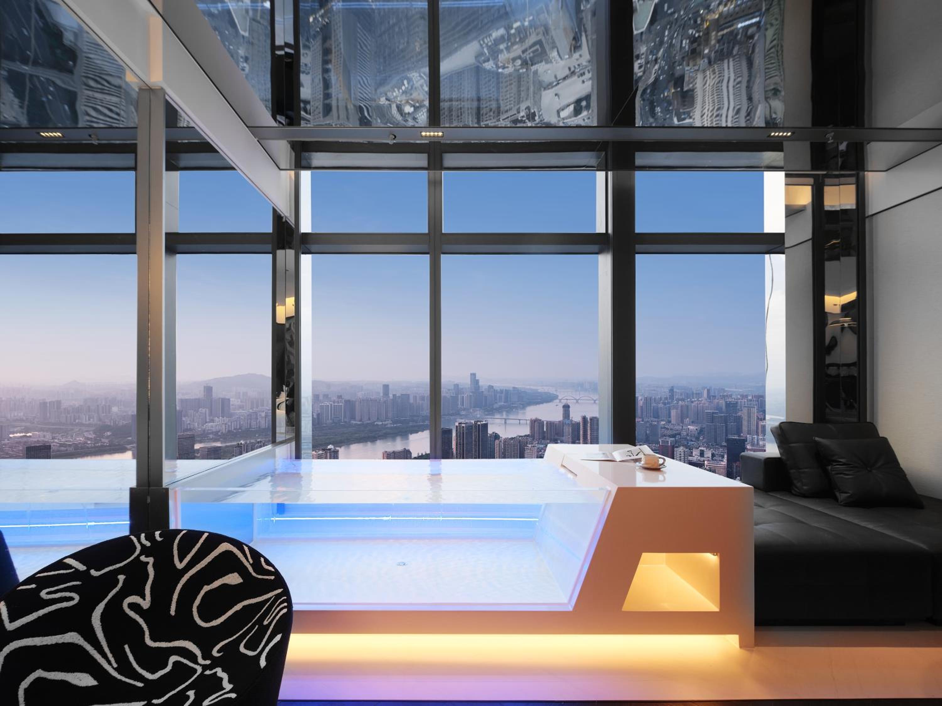 Skyline City View King Room With Bathtub photo 2