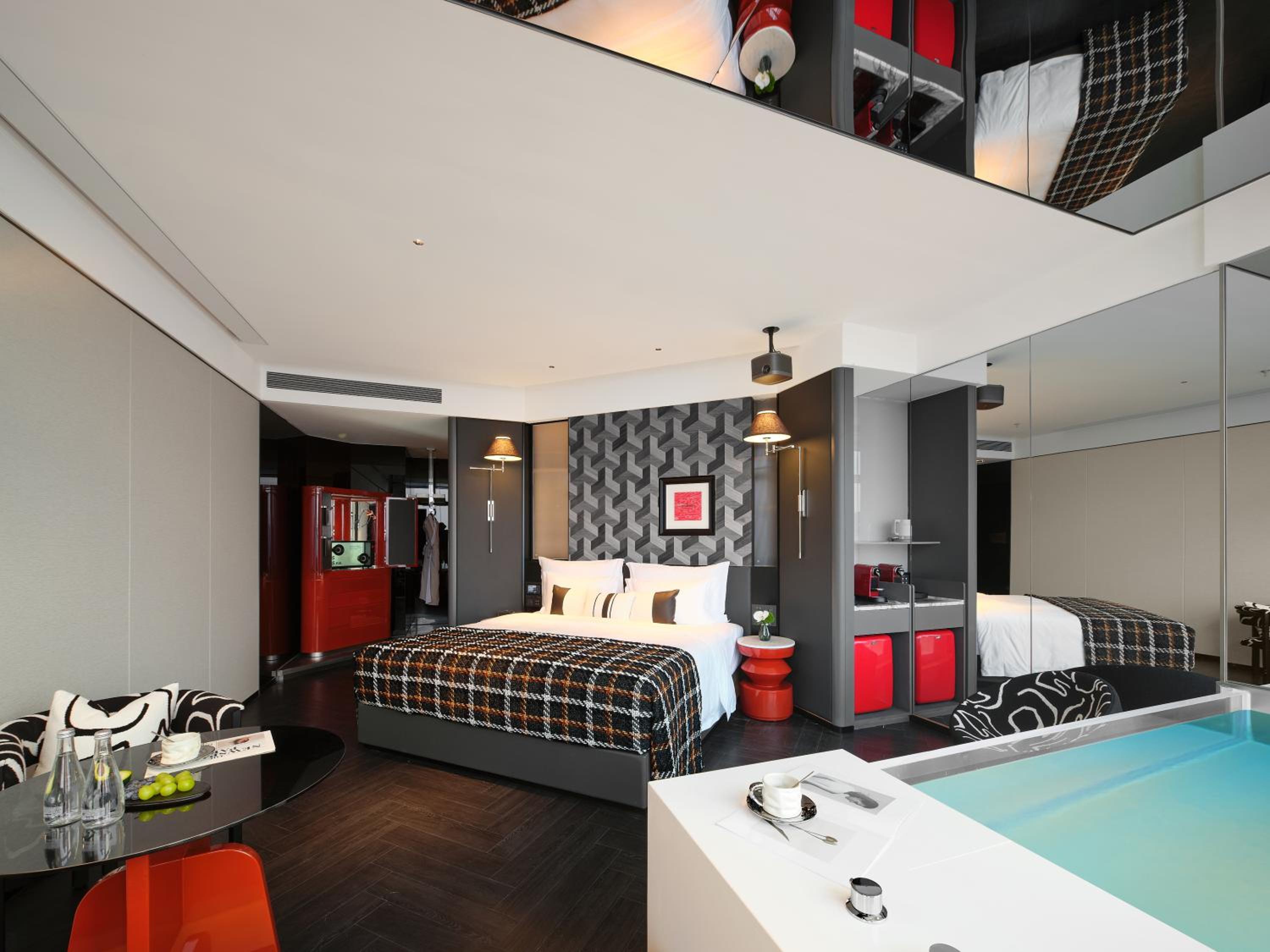 Skyline City View King Room With Bathtub photo 3