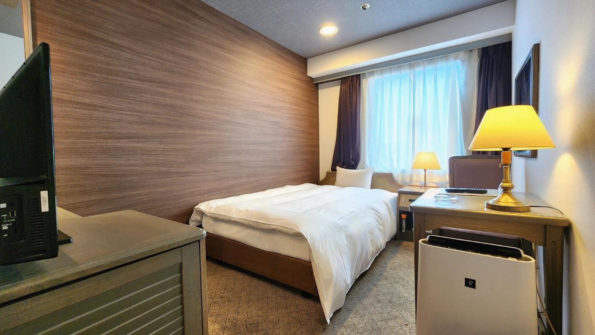 Single Room - Smoking photo 1