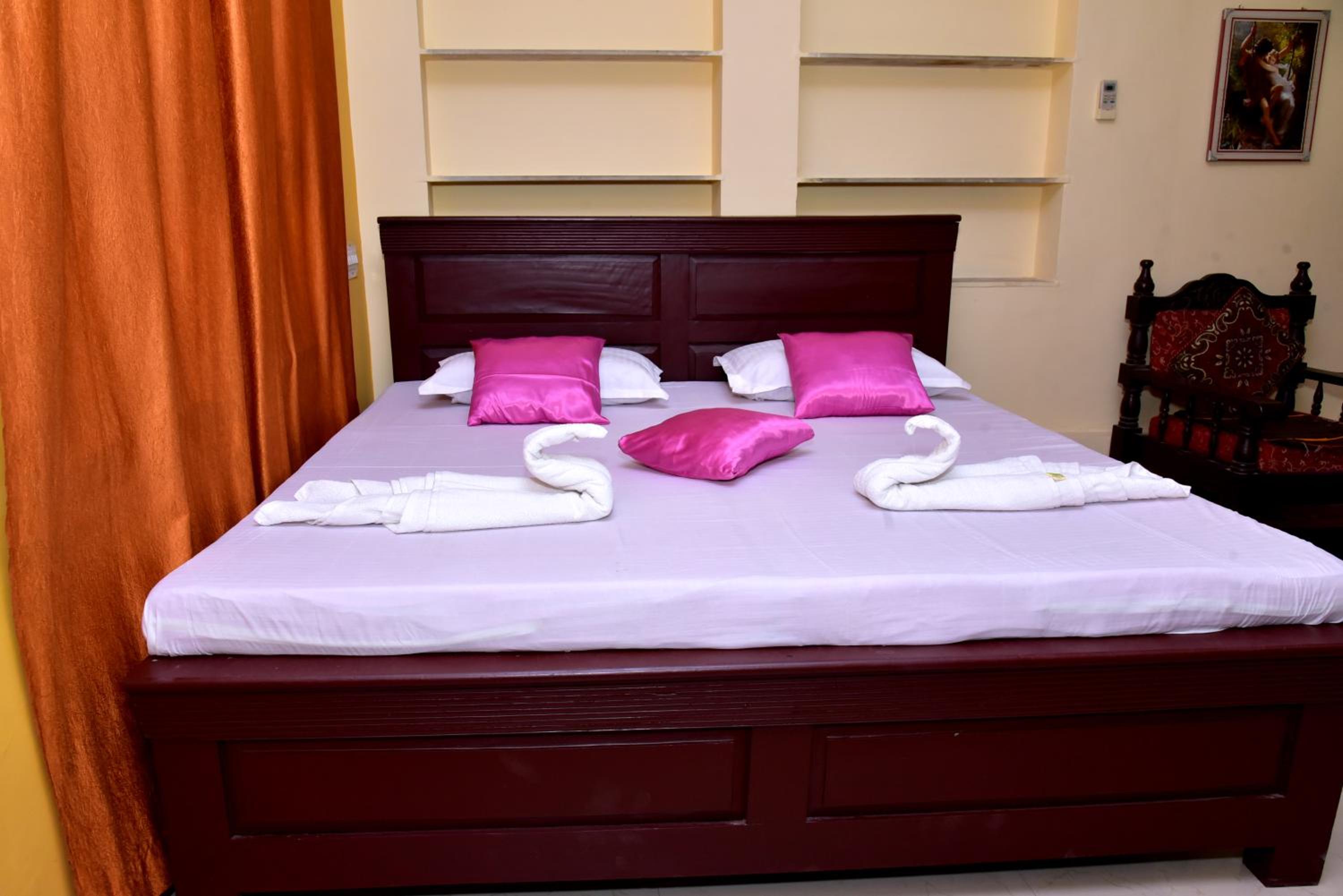 Deluxe double Room with a.c photo 3