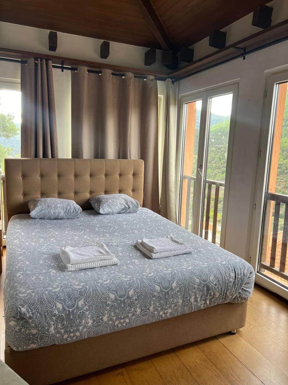 Large Double Room - Photo 2