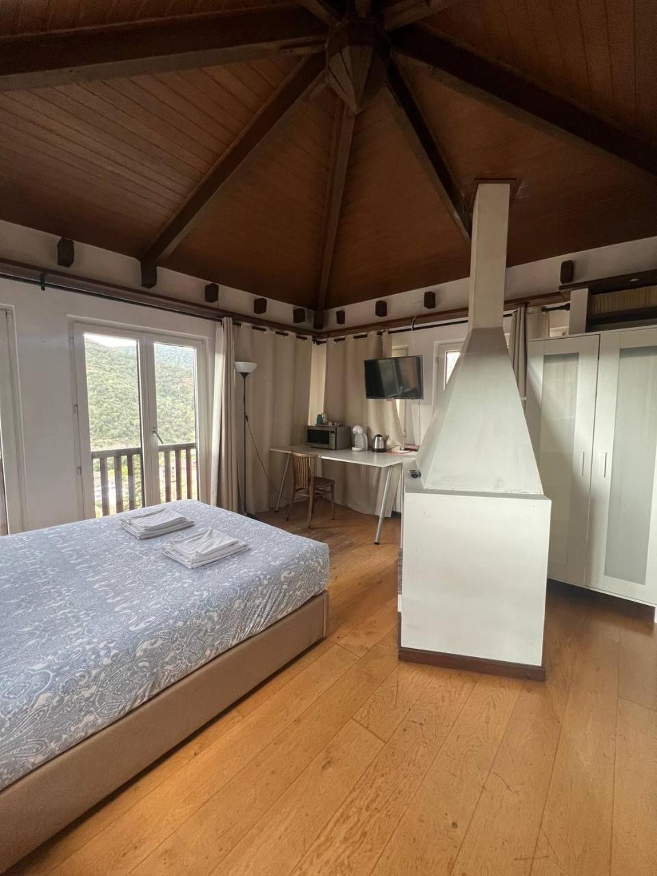 Large Double Room - Photo 1