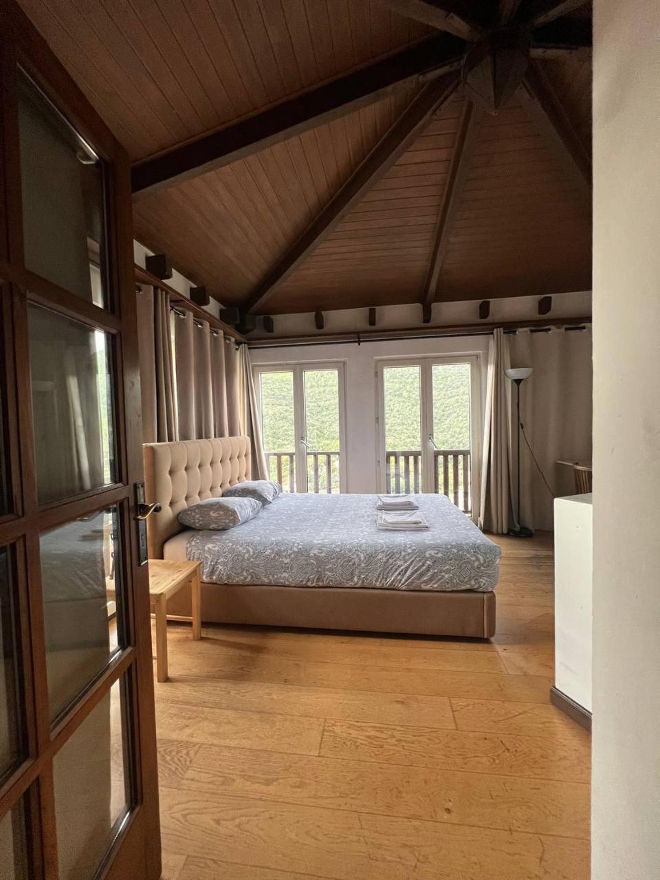 Large Double Room - Photo 7
