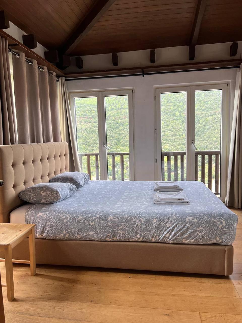 Large Double Room - Photo 14
