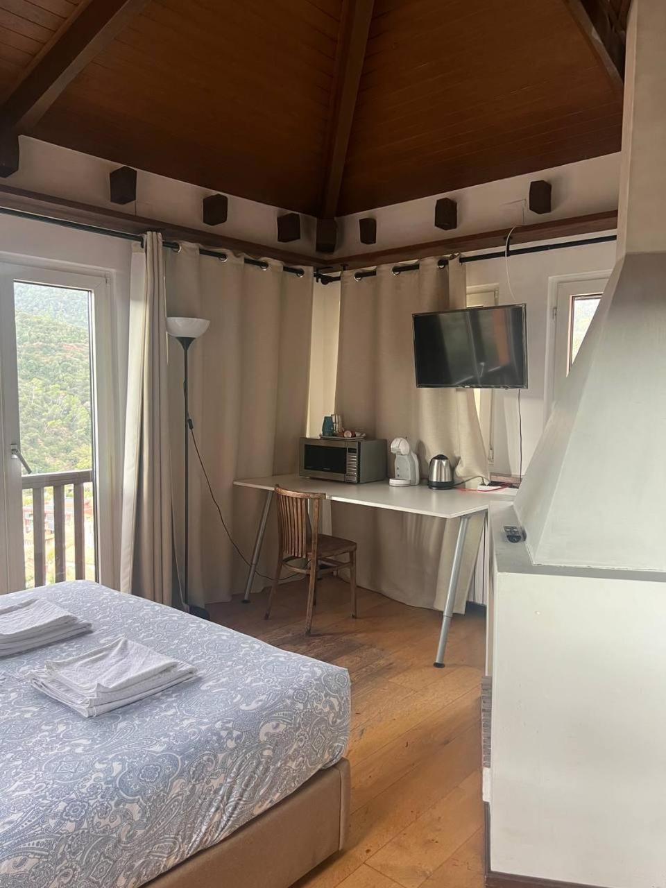 Large Double Room - Photo 11