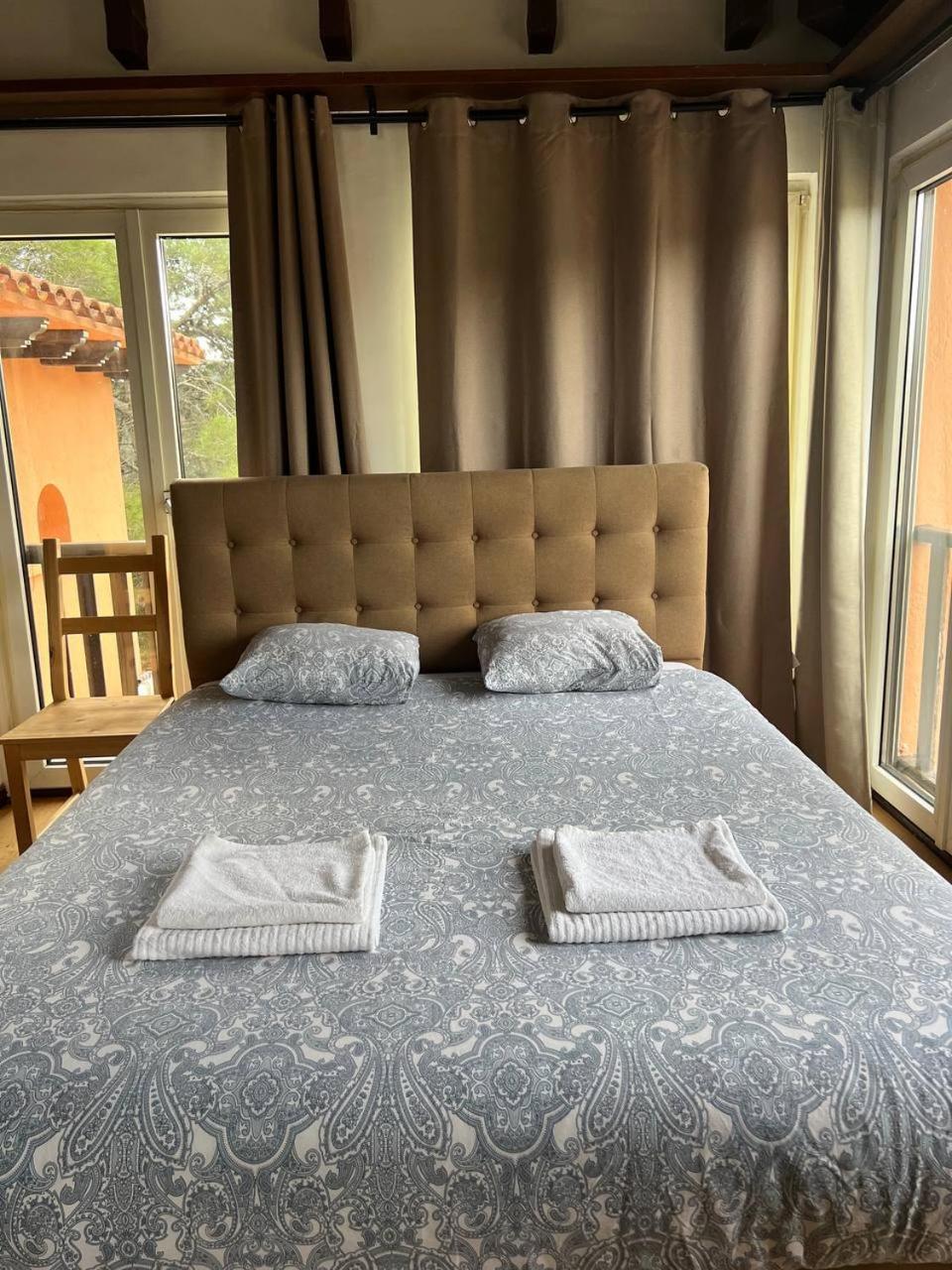 Large Double Room - Photo 3