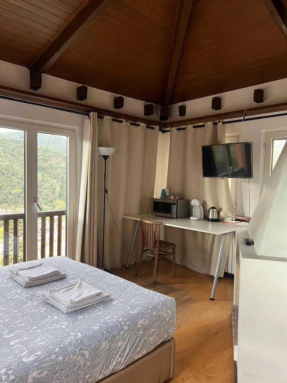 Large Double Room - Photo 5