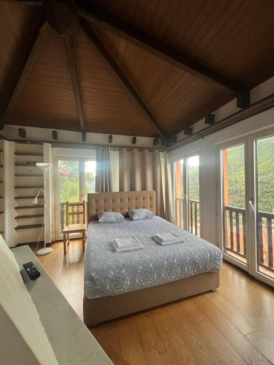 Large Double Room - Photo 6