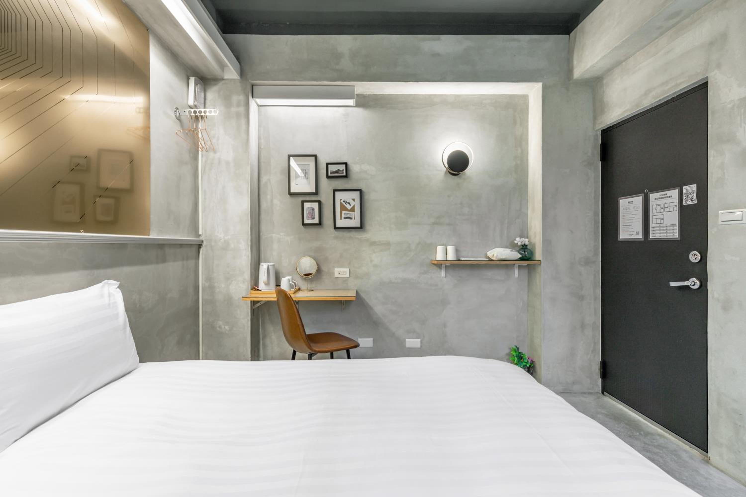 Standard Double Room - Photo 15