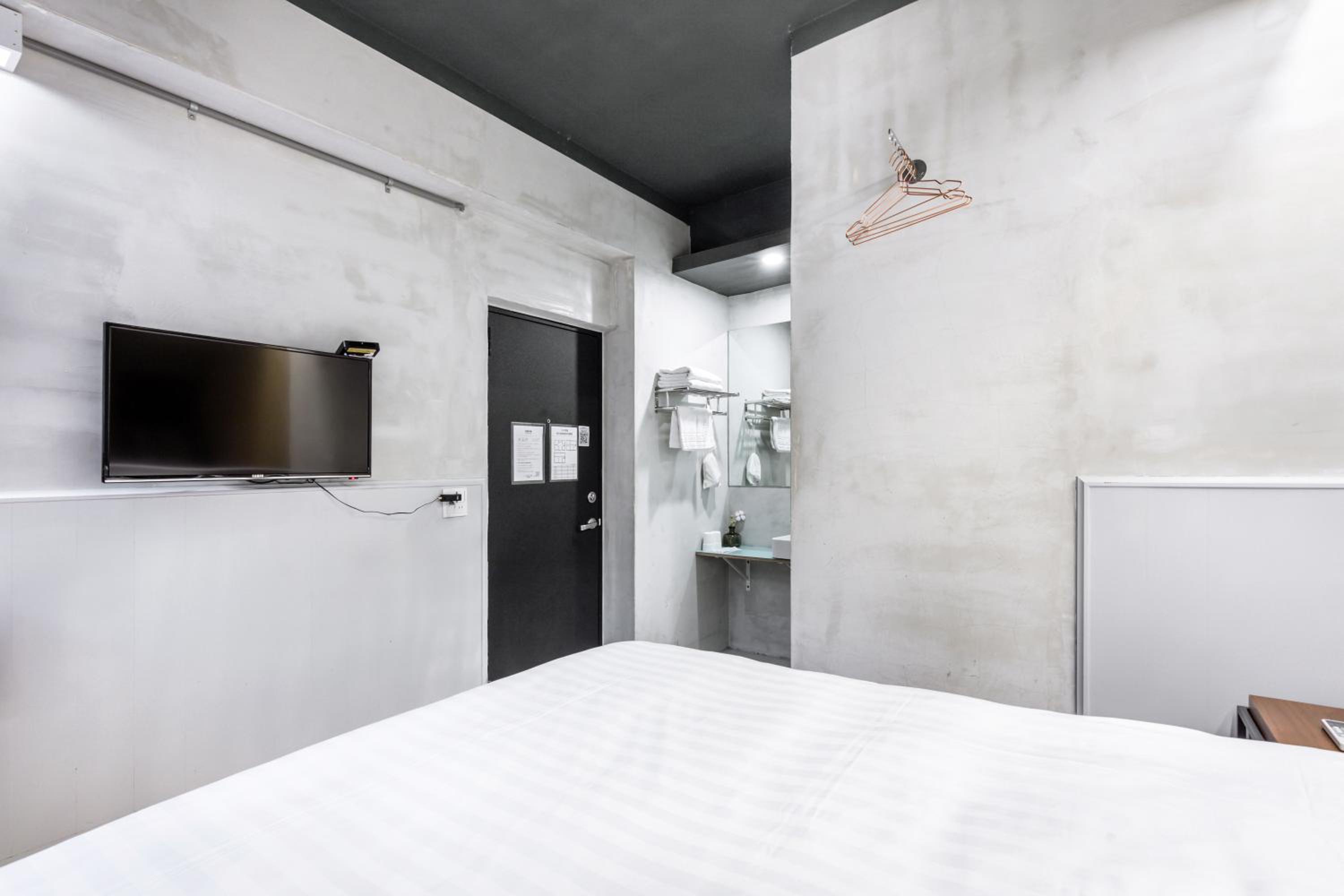 Standard Double Room - Photo 19
