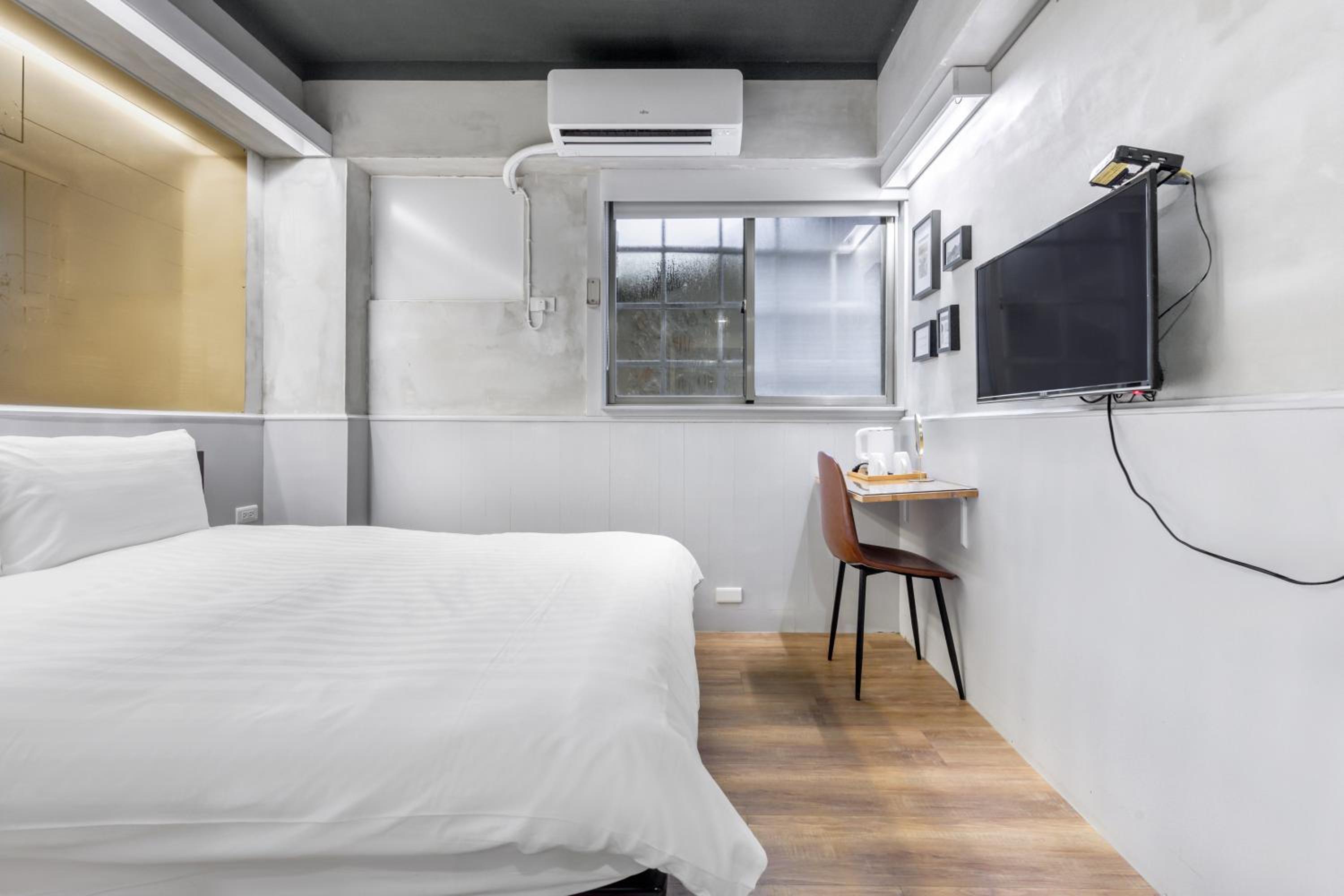 Standard Double Room - Photo 21