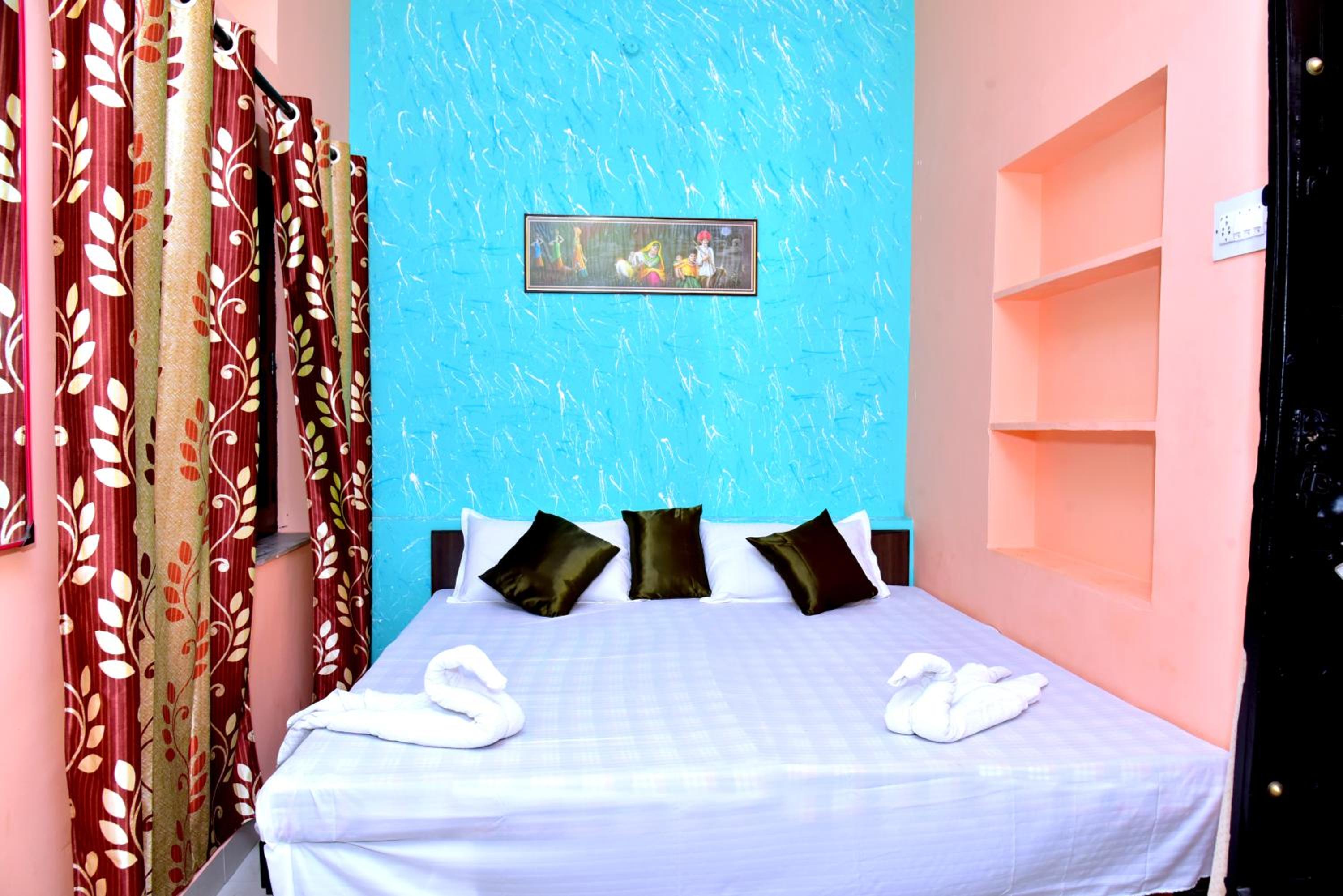 Standard Double Room with Fan photo 1