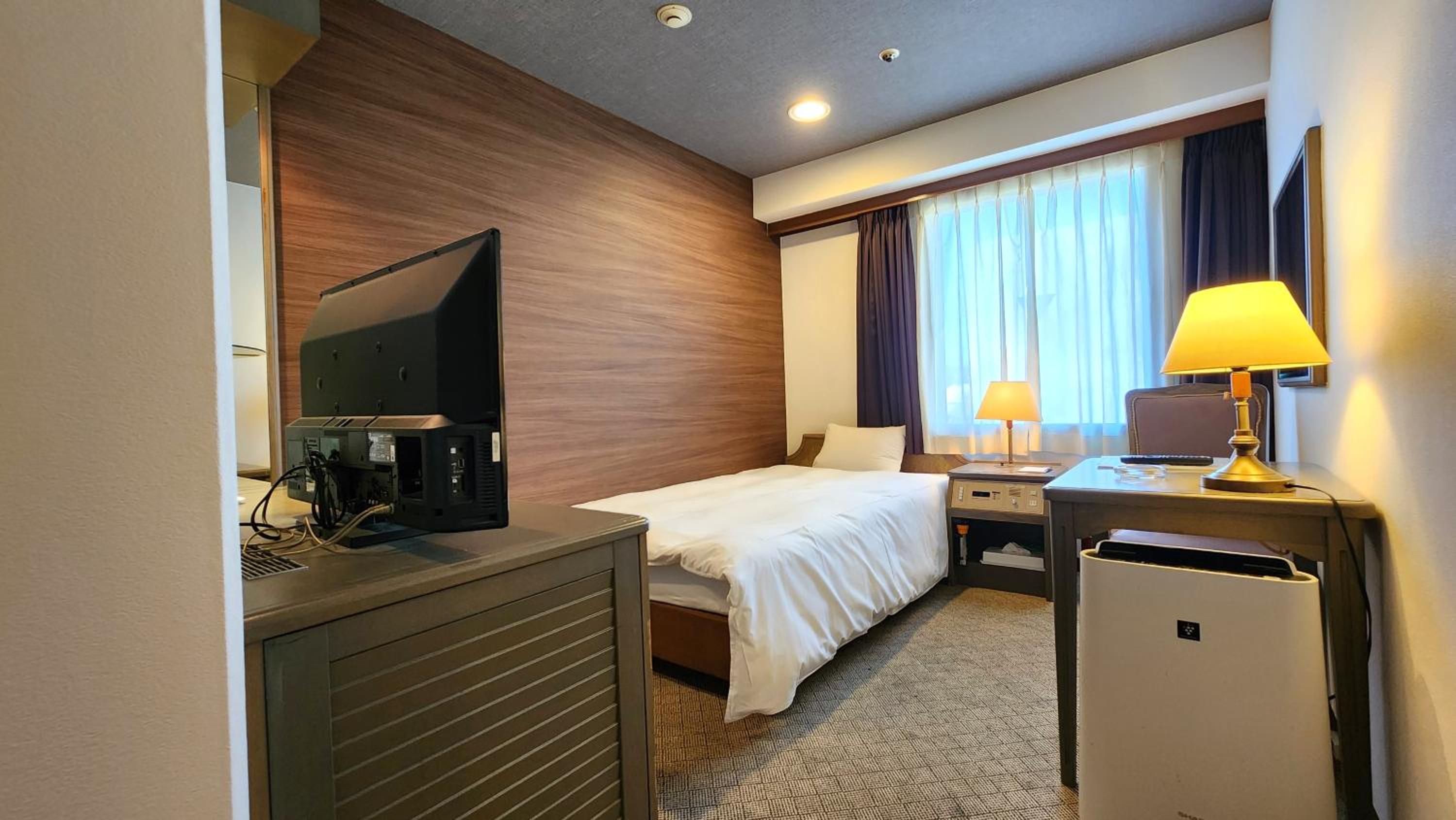 Double Room with Small Double Bed - Smoking - Photo 1