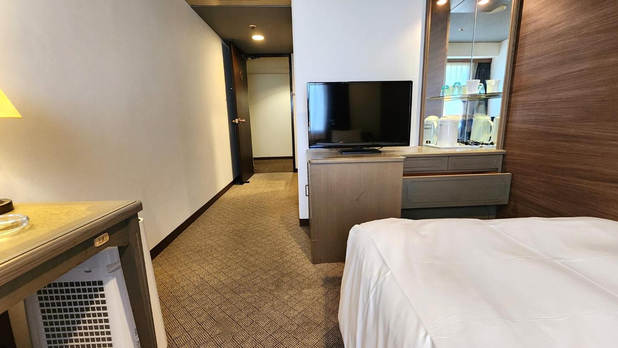 Double Room with Small Double Bed - Smoking - Photo 3