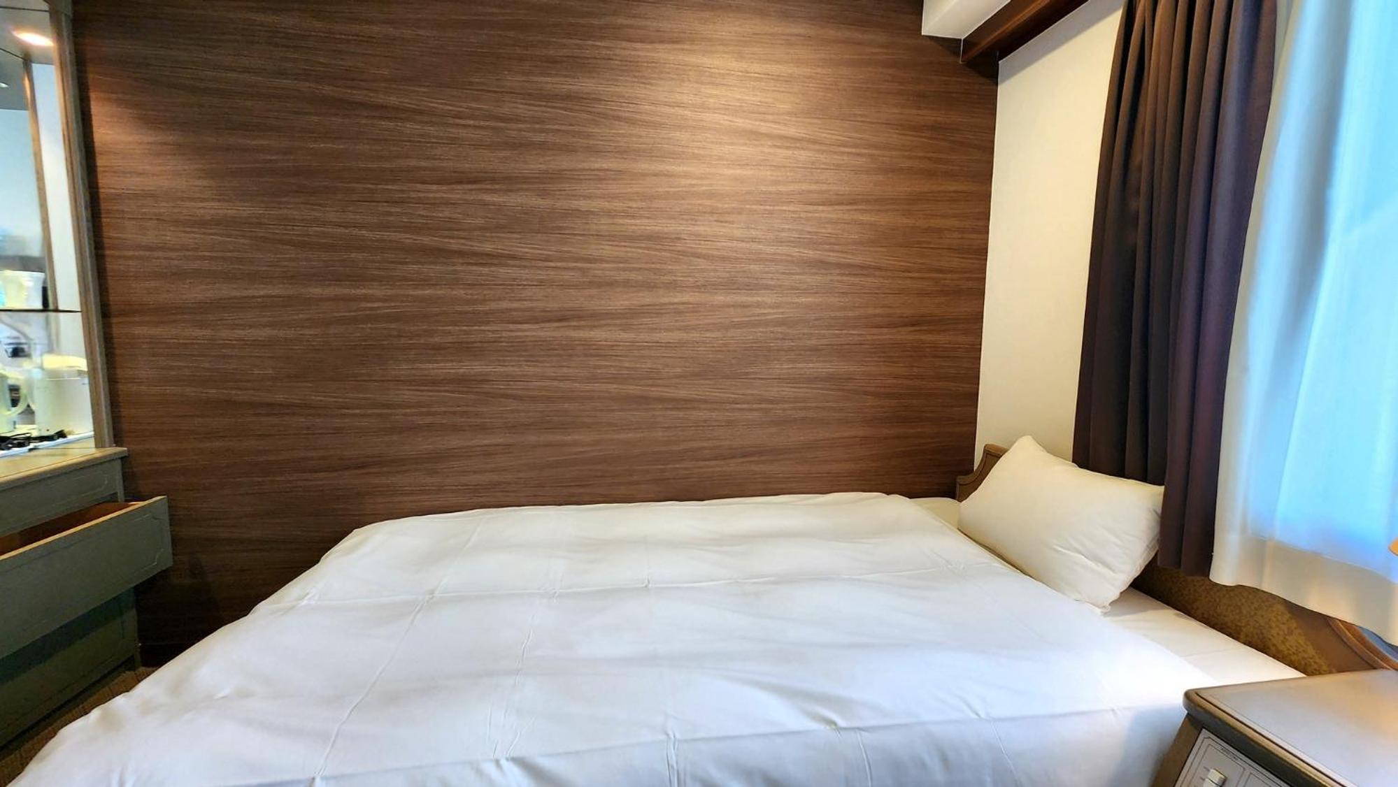 Double Room with Small Double Bed - Smoking - Photo 4