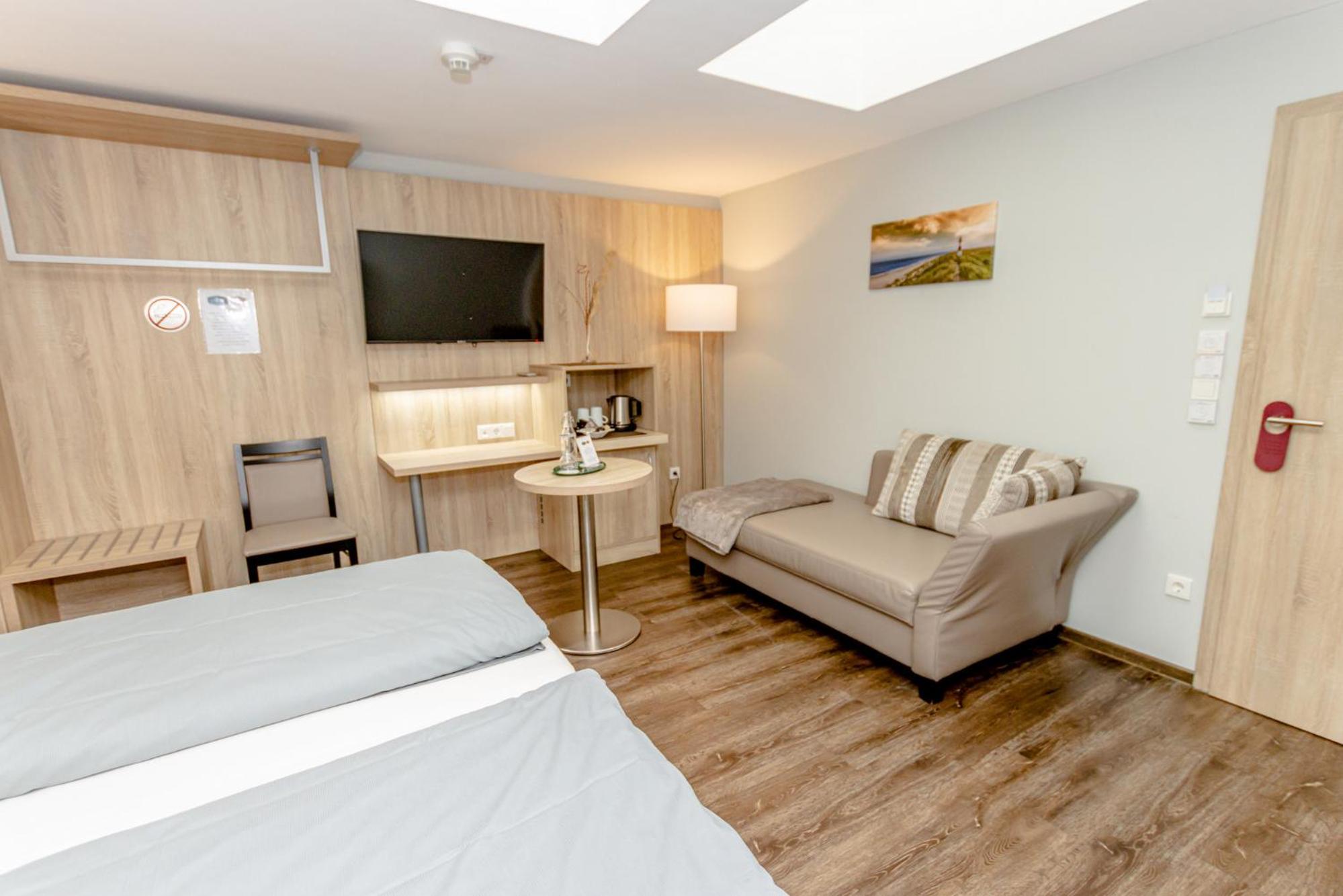 Comfort Triple Room with Shower photo 2