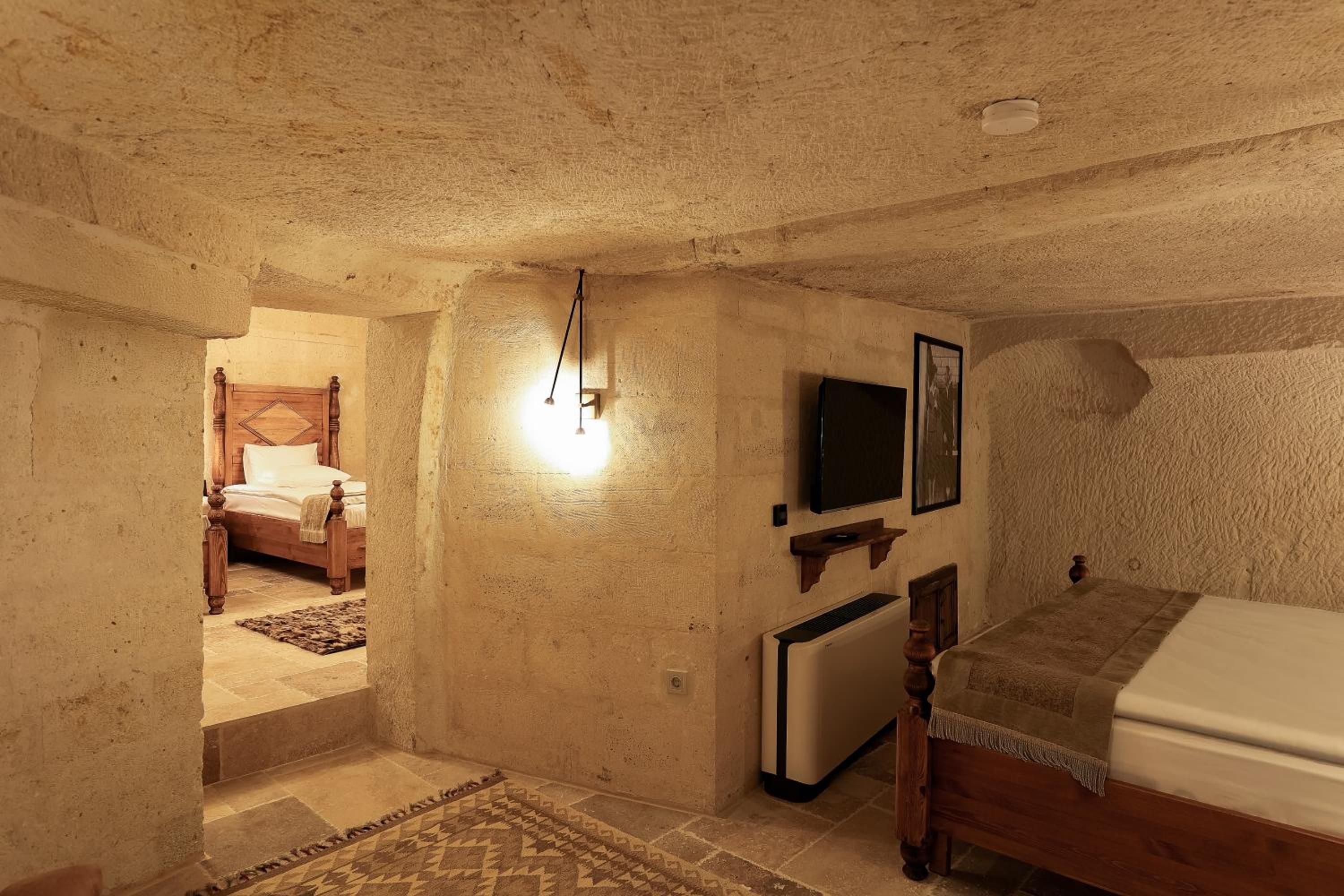 Two-Bedroom Suite - Photo 8