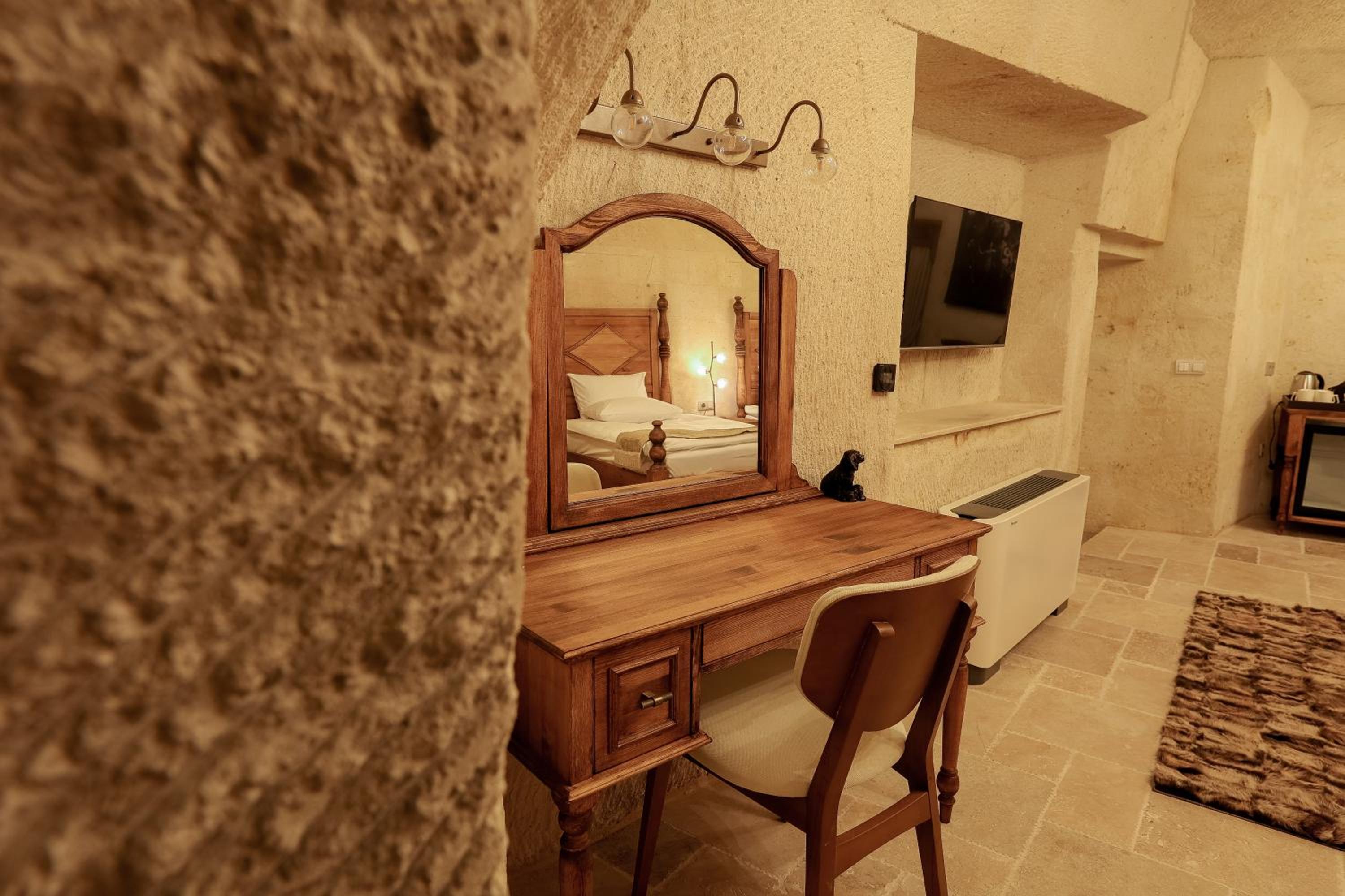Two-Bedroom Suite - Photo 7